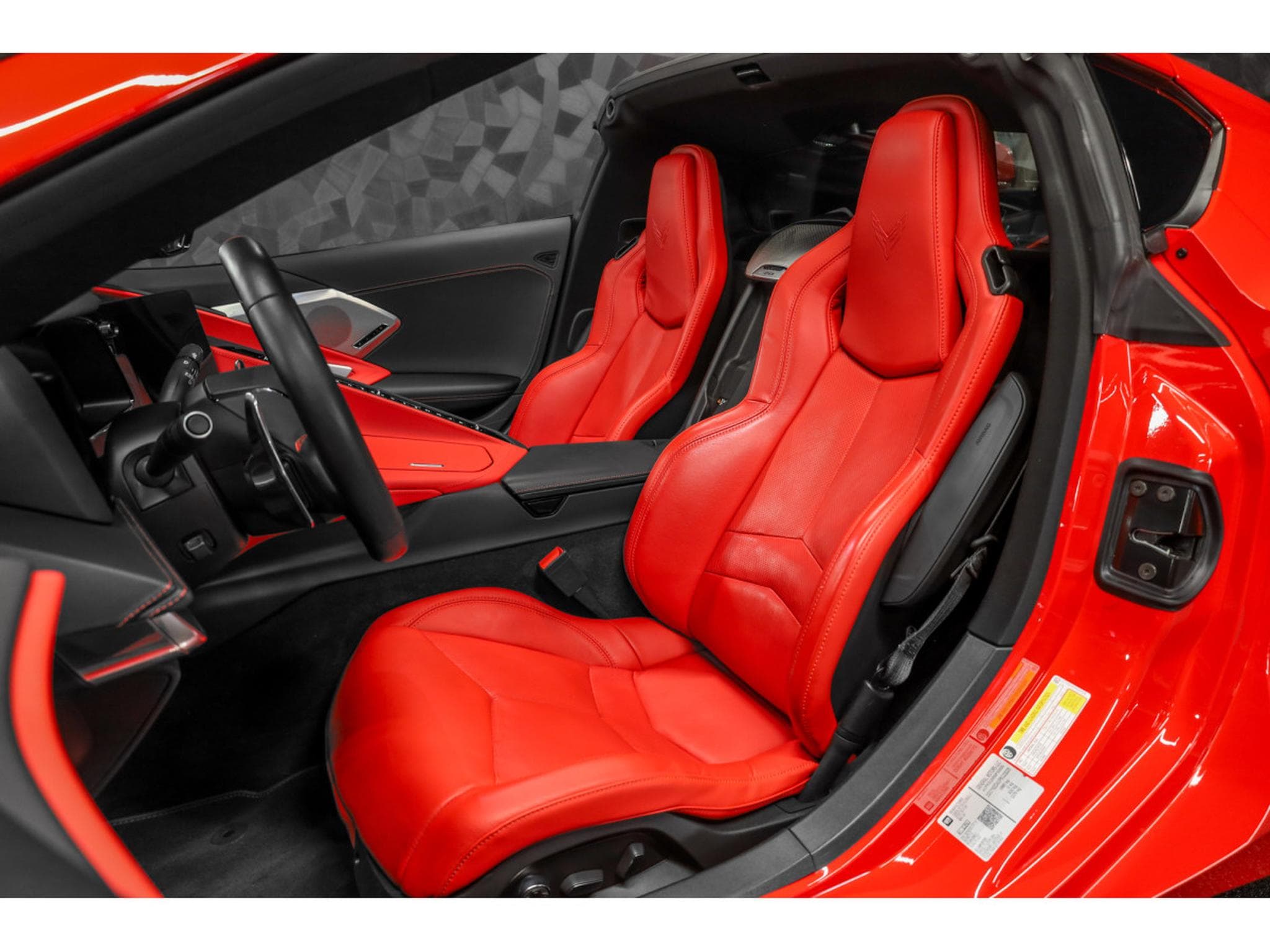 Chevrolet Corvette C8 STINGRAY TARGA 6.2 V8 2LT - PACK PERFORMANCE Z51 - AKRAPO (2023) - Photo 9