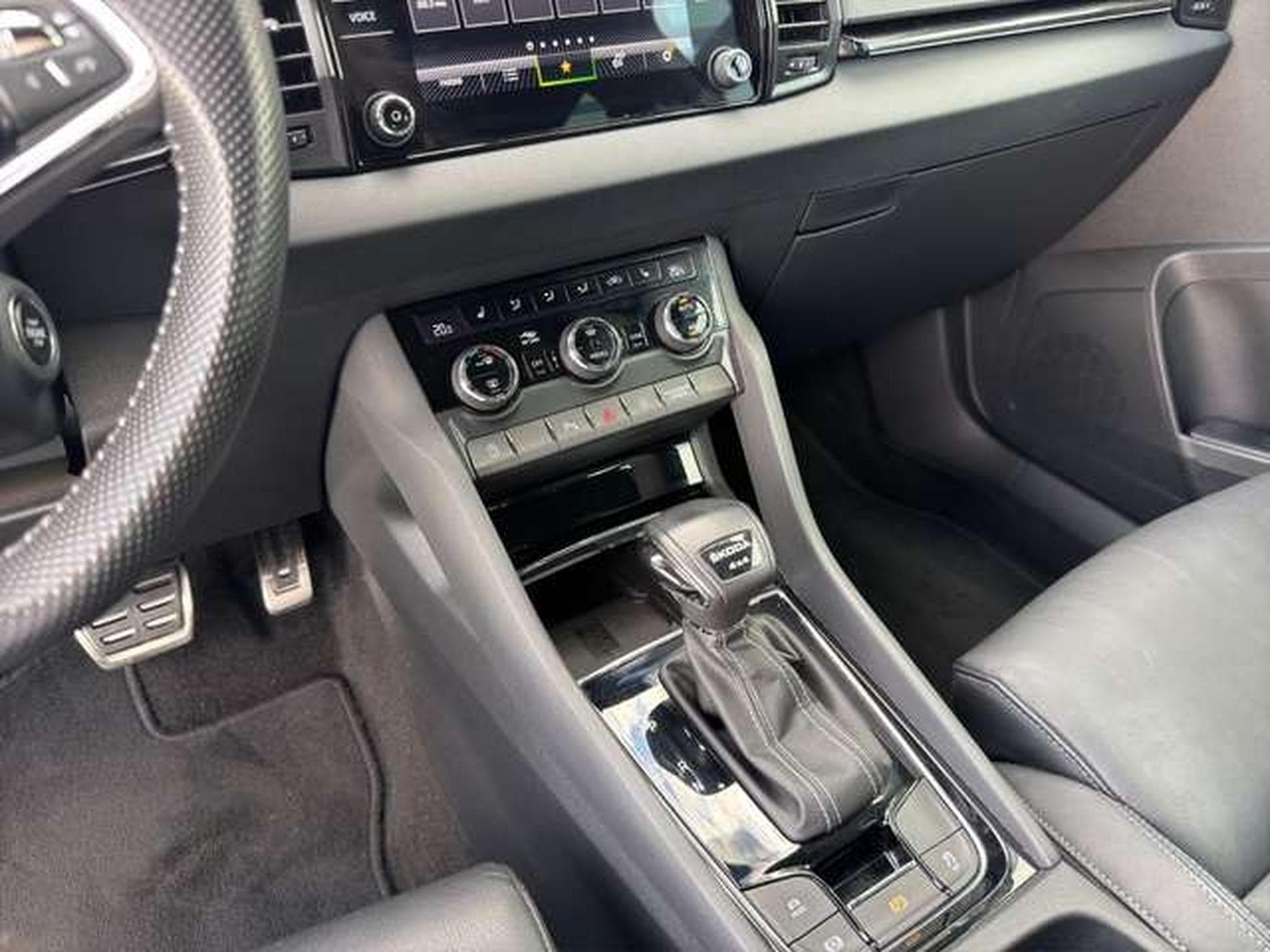 Skoda Karoq Sportline 4x4/AHK/Winter plus/Leder (2022) - Photo 17