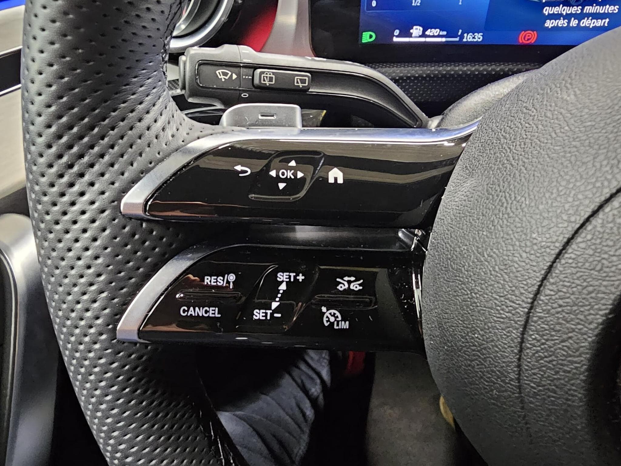 Mercedes CLA 200 AMG line (2025) - Photo 13