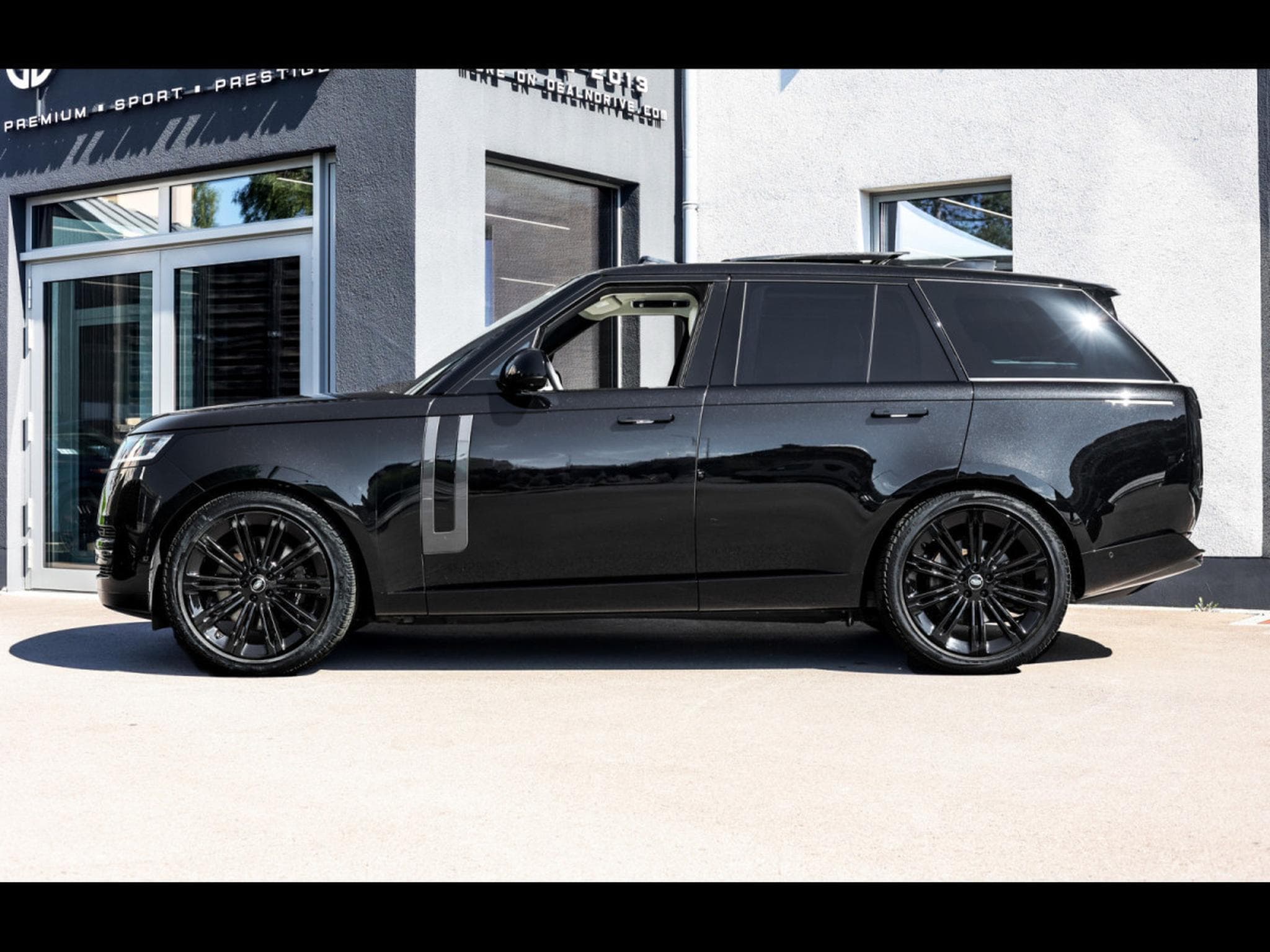 Land-Rover Range Rover 4.4 P530 FIRST EDITION SWB AWD (2022) - Photo 2