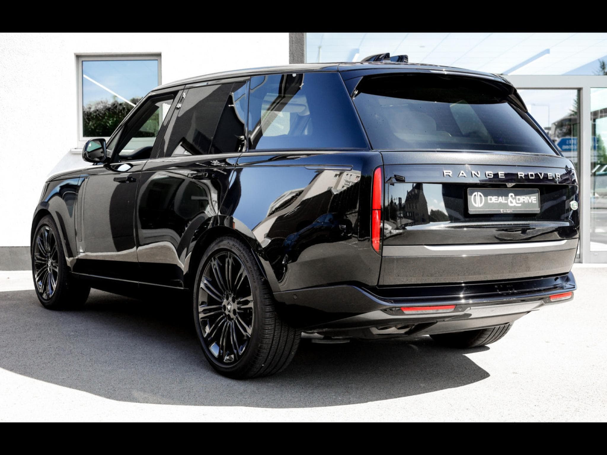 Land-Rover Range Rover 4.4 P530 FIRST EDITION SWB AWD (2022) - Photo 3