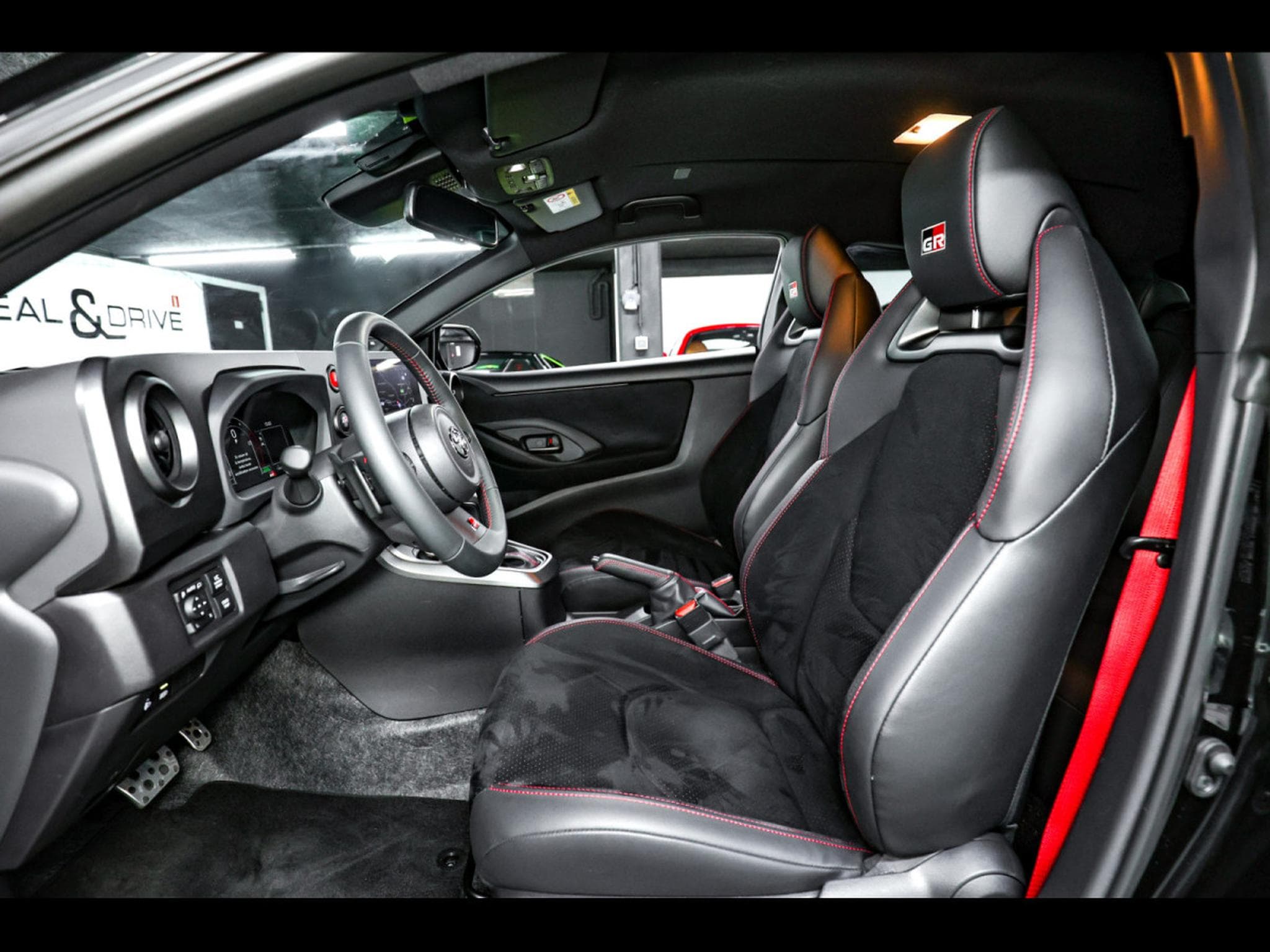 Toyota Yaris GR-FOUR 1.6 TURBO AUTO – PACK TRACK - FACELIFT (2025) - Photo 11