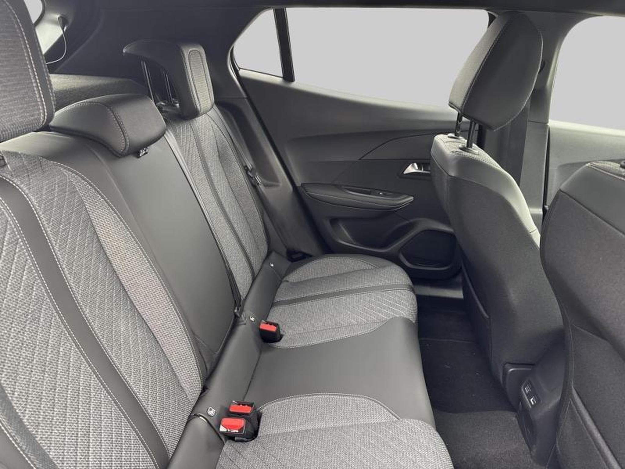 Peugeot 2008 II Allure (2026) - Photo 10