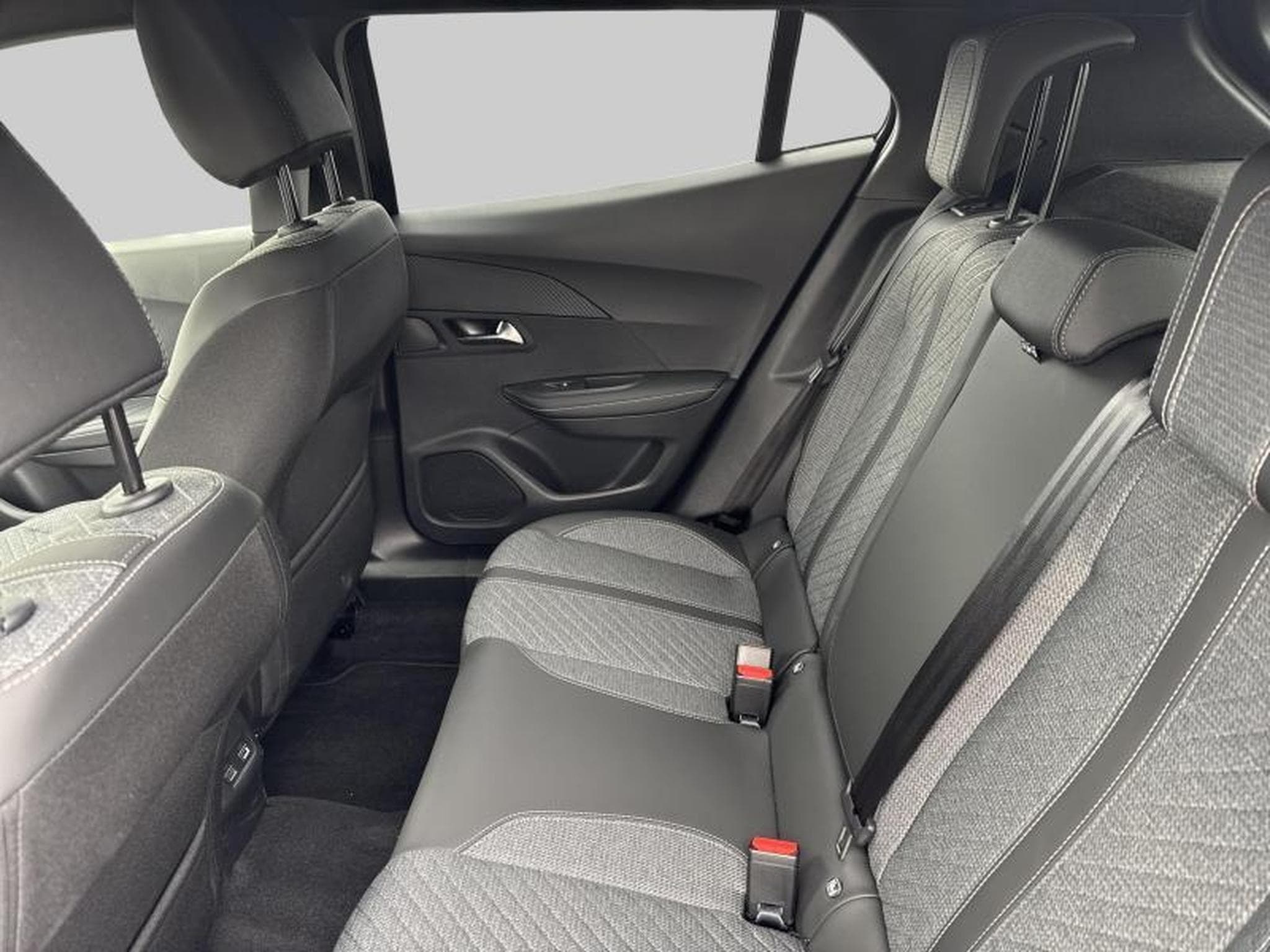 Peugeot 2008 II Allure (2026) - Photo 12