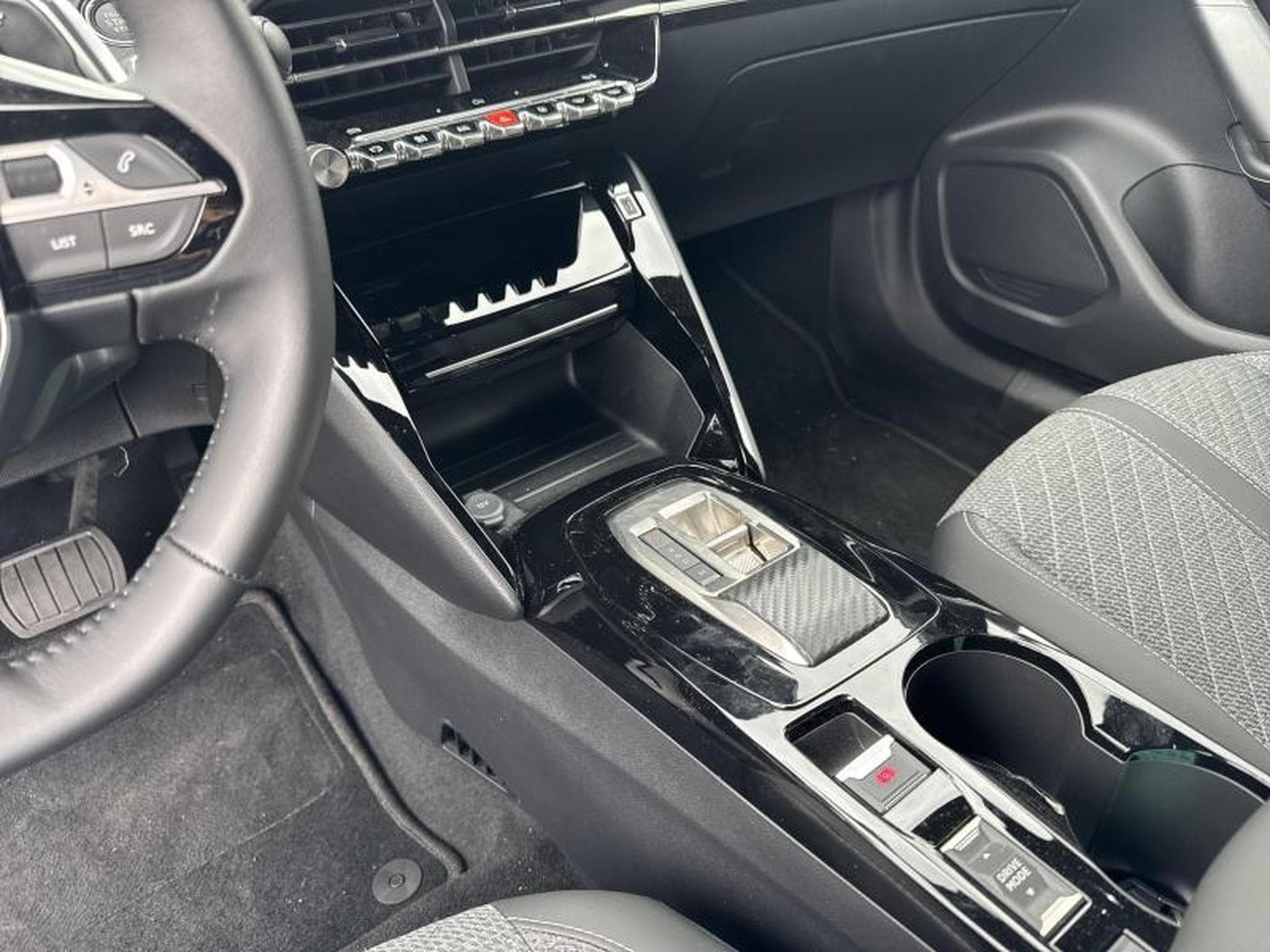 Peugeot 2008 II Allure (2026) - Photo 19
