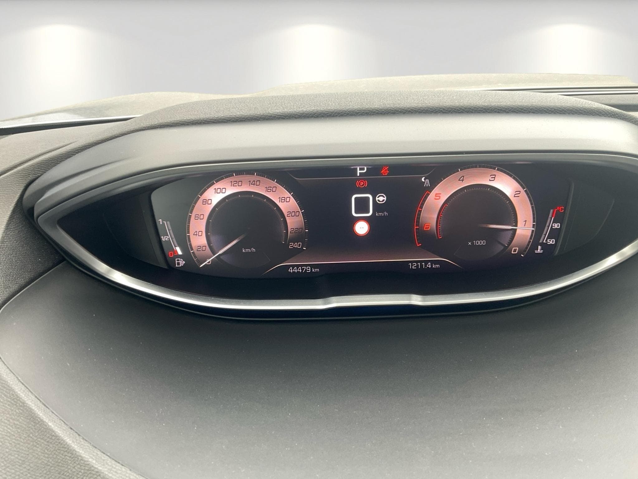Peugeot 5008 1.5 BlueHDI 130 GT 7 Sitzer AHK Panorama (2023) - Photo 11
