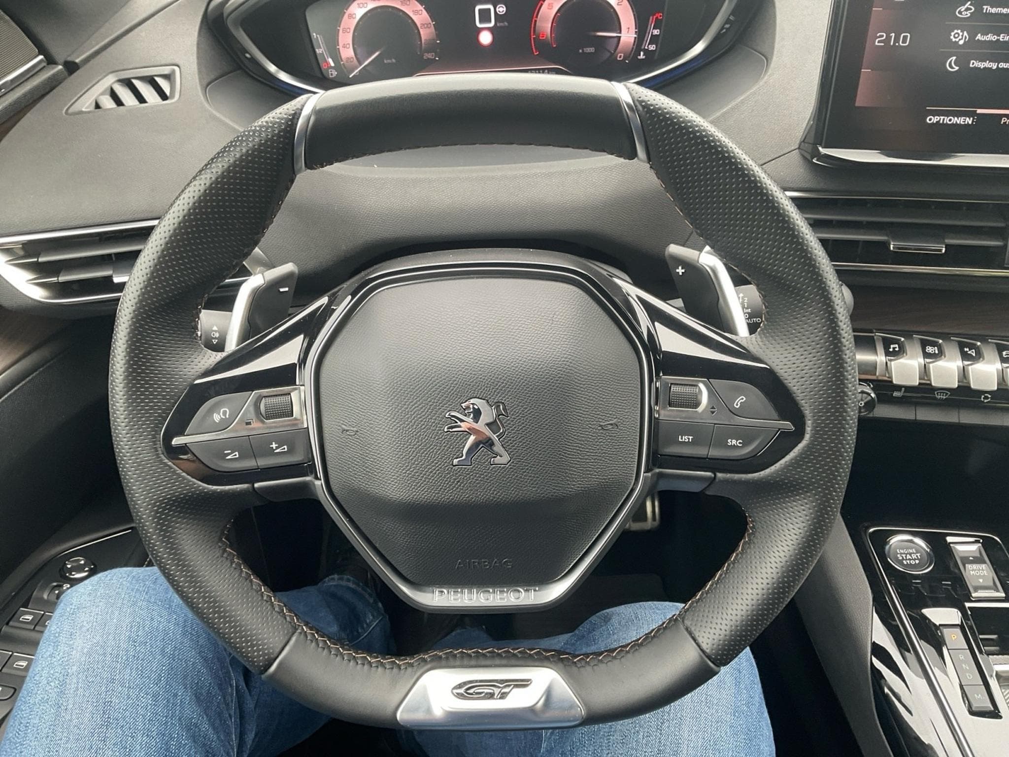 Peugeot 5008 1.5 BlueHDI 130 GT 7 Sitzer AHK Panorama (2023) - Photo 12