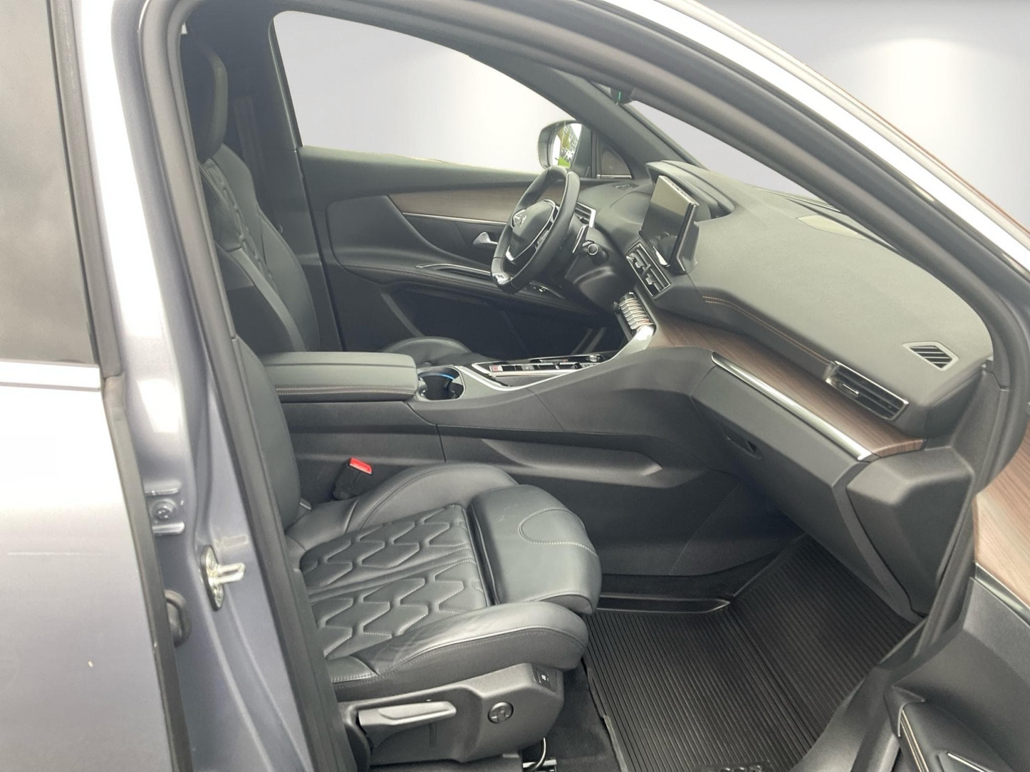 Peugeot 5008 1.5 BlueHDI 130 GT 7 Sitzer AHK Panorama (2023) - Photo 14