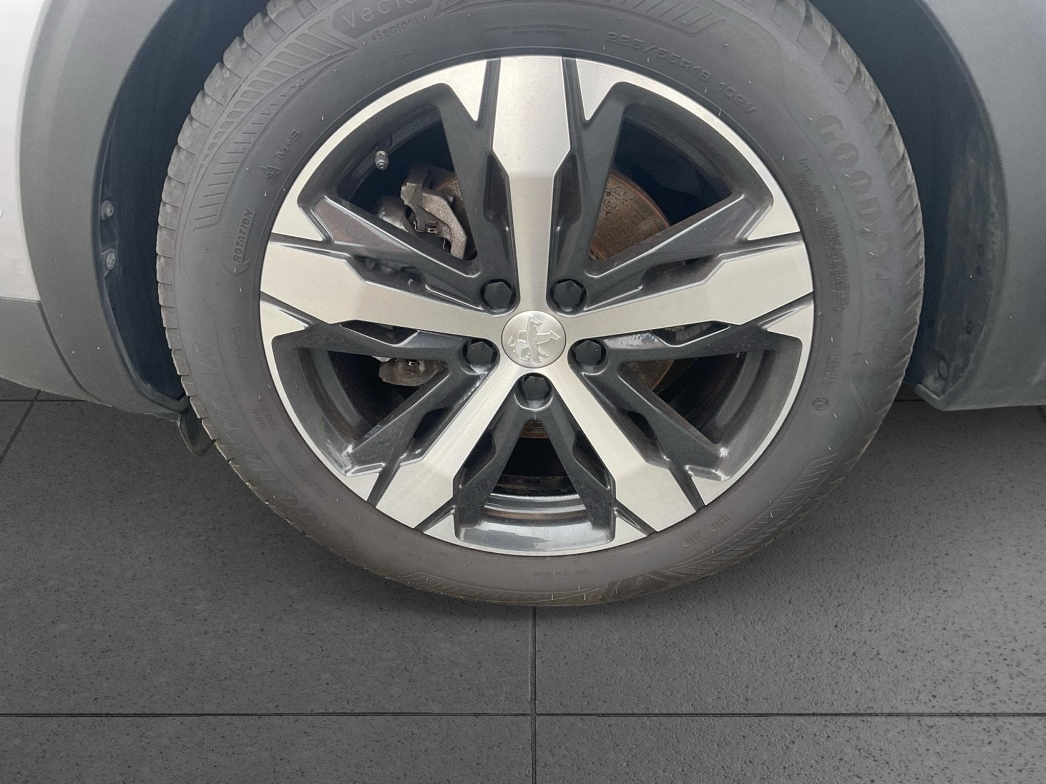 Peugeot 5008 1.5 BlueHDI 130 GT 7 Sitzer AHK Panorama (2023) - Photo 15