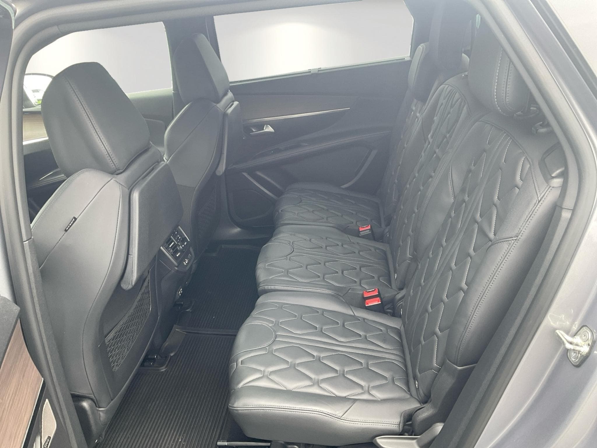 Peugeot 5008 1.5 BlueHDI 130 GT 7 Sitzer AHK Panorama (2023) - Photo 7