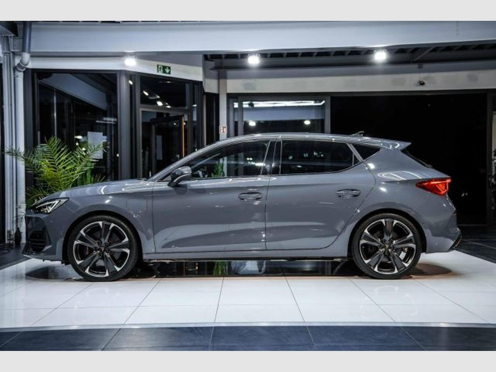 Cupra Leon Leon VZ 1.4 e-Hybrid NAVI LED RFK DriveXL Visio+ (2022) - Photo 10