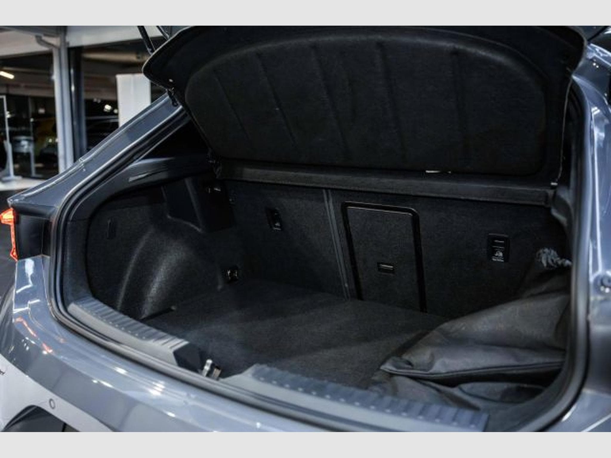 Cupra Leon Leon VZ 1.4 e-Hybrid NAVI LED RFK DriveXL Visio+ (2022) - Photo 15