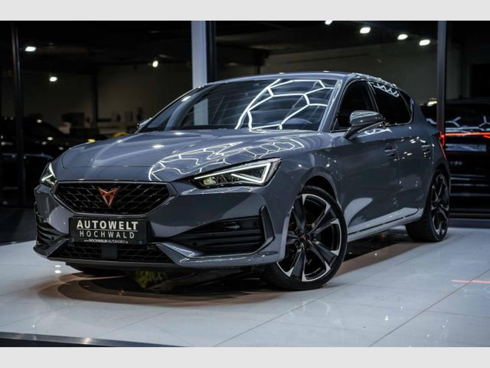 Cupra Leon Leon VZ 1.4 e-Hybrid NAVI LED RFK DriveXL Visio+ (2022) - Photo 2