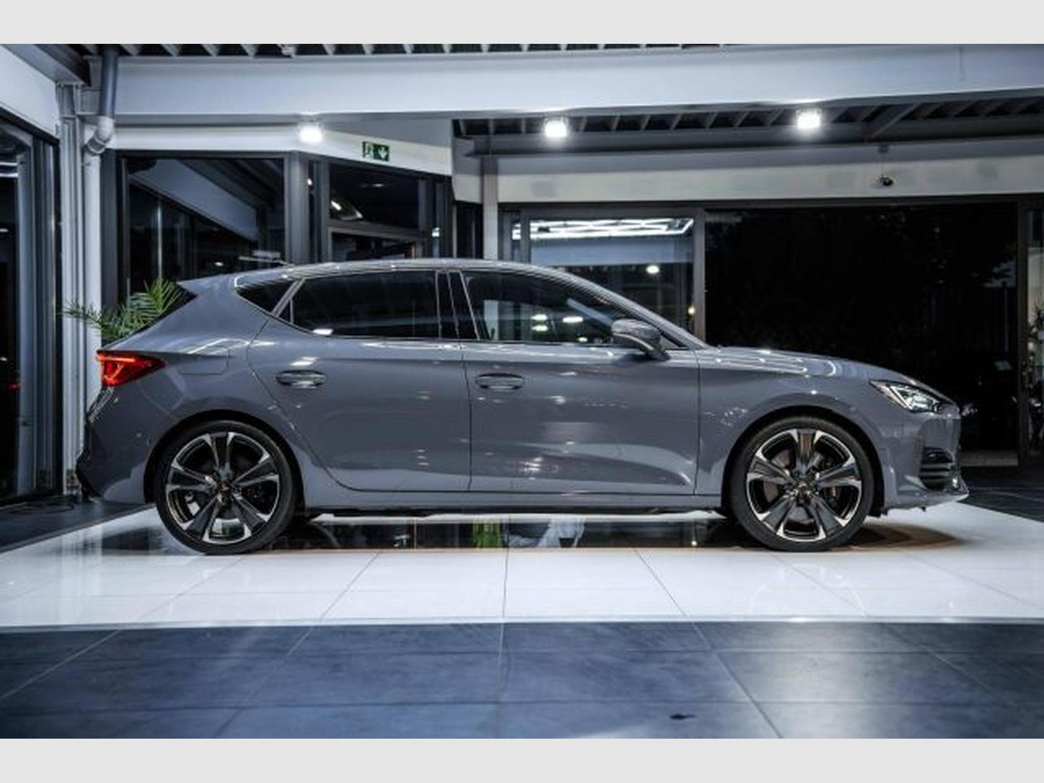 Cupra Leon Leon VZ 1.4 e-Hybrid NAVI LED RFK DriveXL Visio+ (2022) - Photo 7