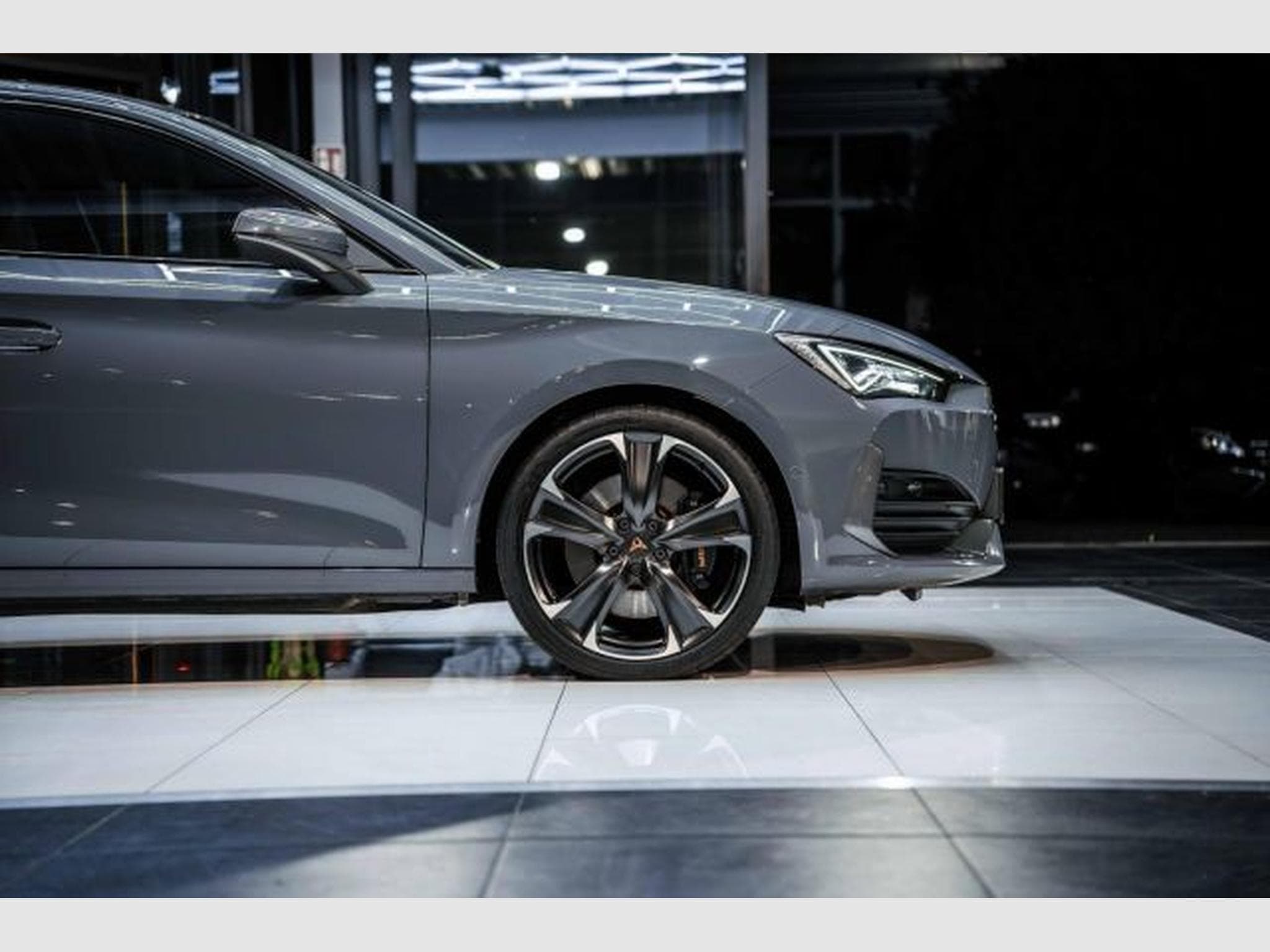 Cupra Leon Leon VZ 1.4 e-Hybrid NAVI LED RFK DriveXL Visio+ (2022) - Photo 9
