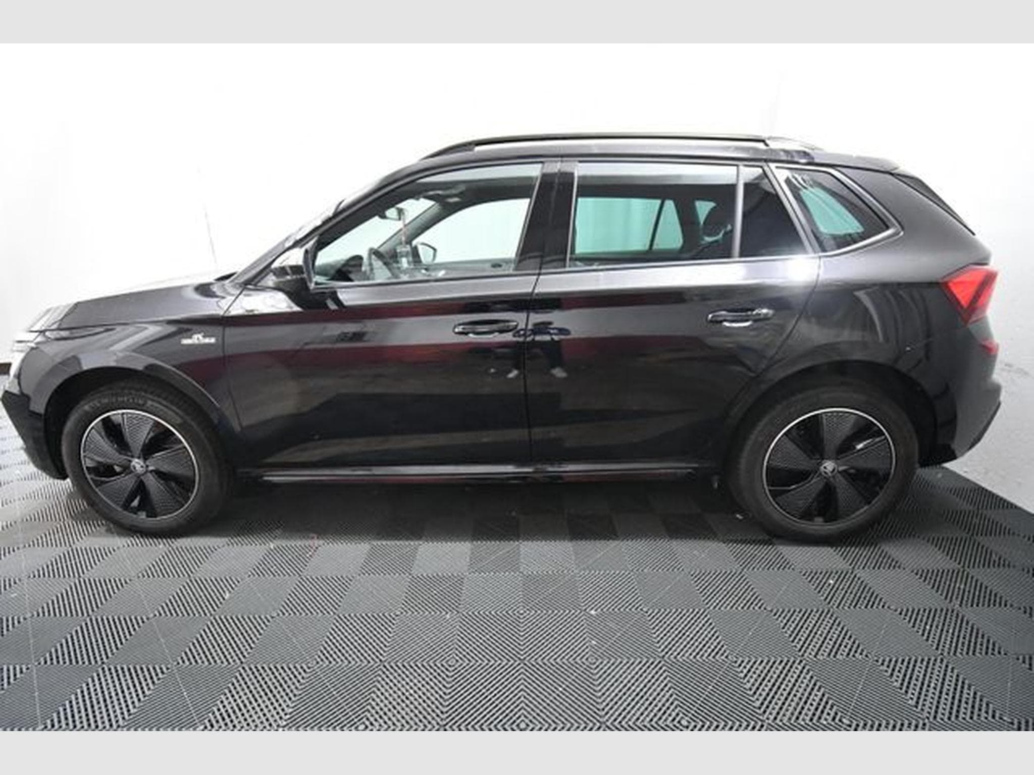 Skoda Kamiq Kamiq Monte Carlo, Pano., 17", Navi, R-View (2025) - Photo 2