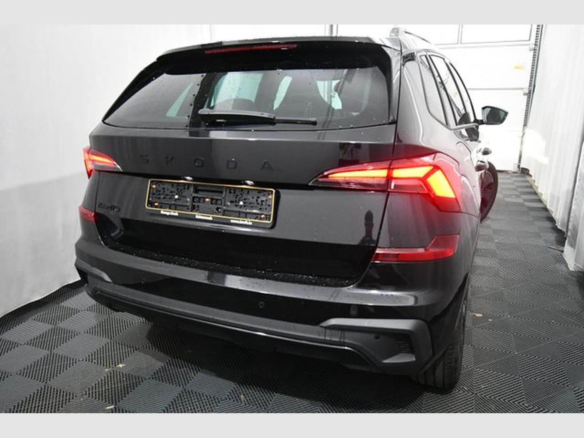 Skoda Kamiq Kamiq Monte Carlo, Pano., 17", Navi, R-View (2025) - Photo 4