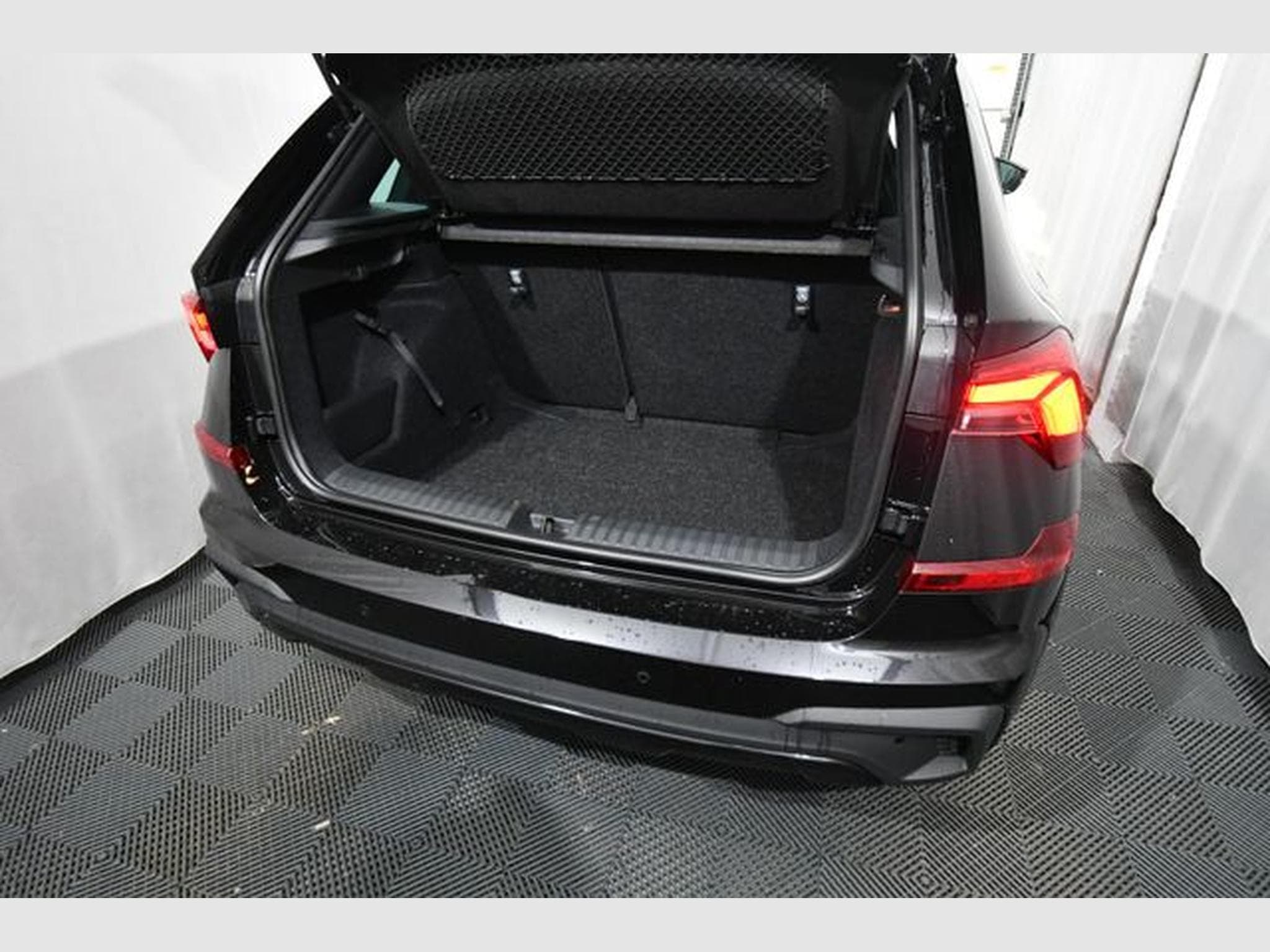 Skoda Kamiq Kamiq Monte Carlo, Pano., 17", Navi, R-View (2025) - Photo 5