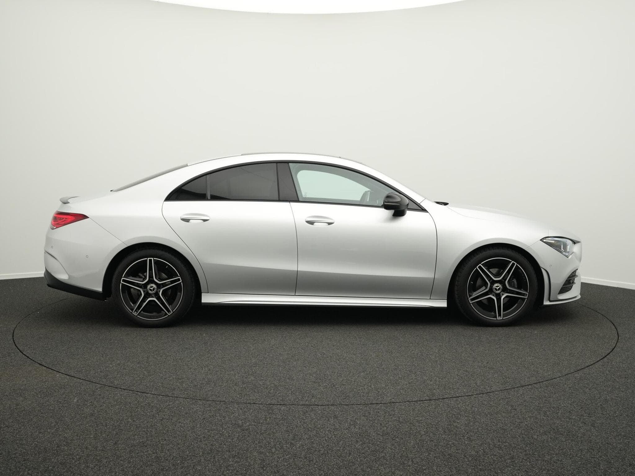 Mercedes CLA 180 AMG-Line Cpe LED+Pano+Night+MBUX (2021) - Photo 5