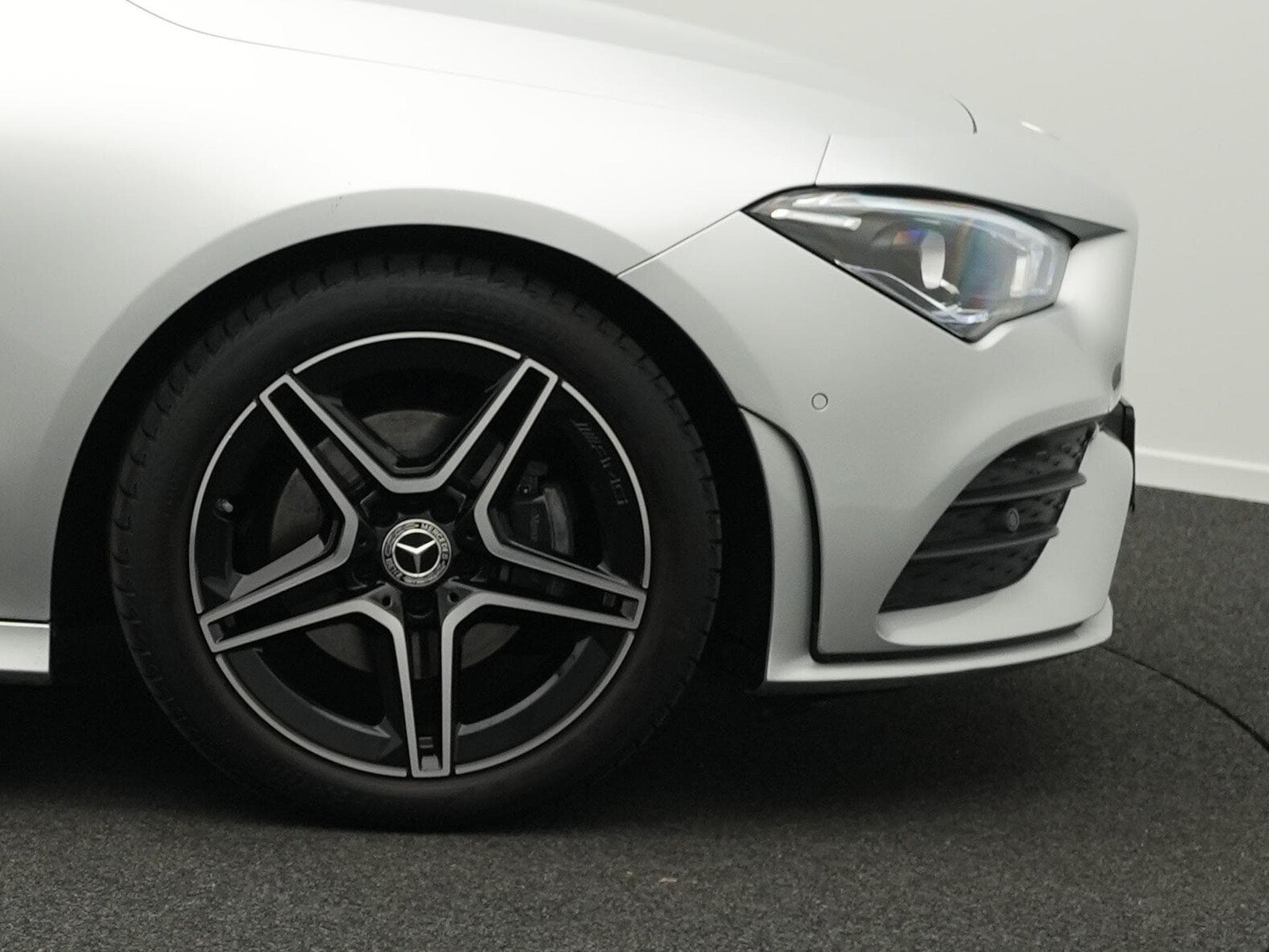 Mercedes CLA 180 AMG-Line Cpe LED+Pano+Night+MBUX (2021) - Photo 6