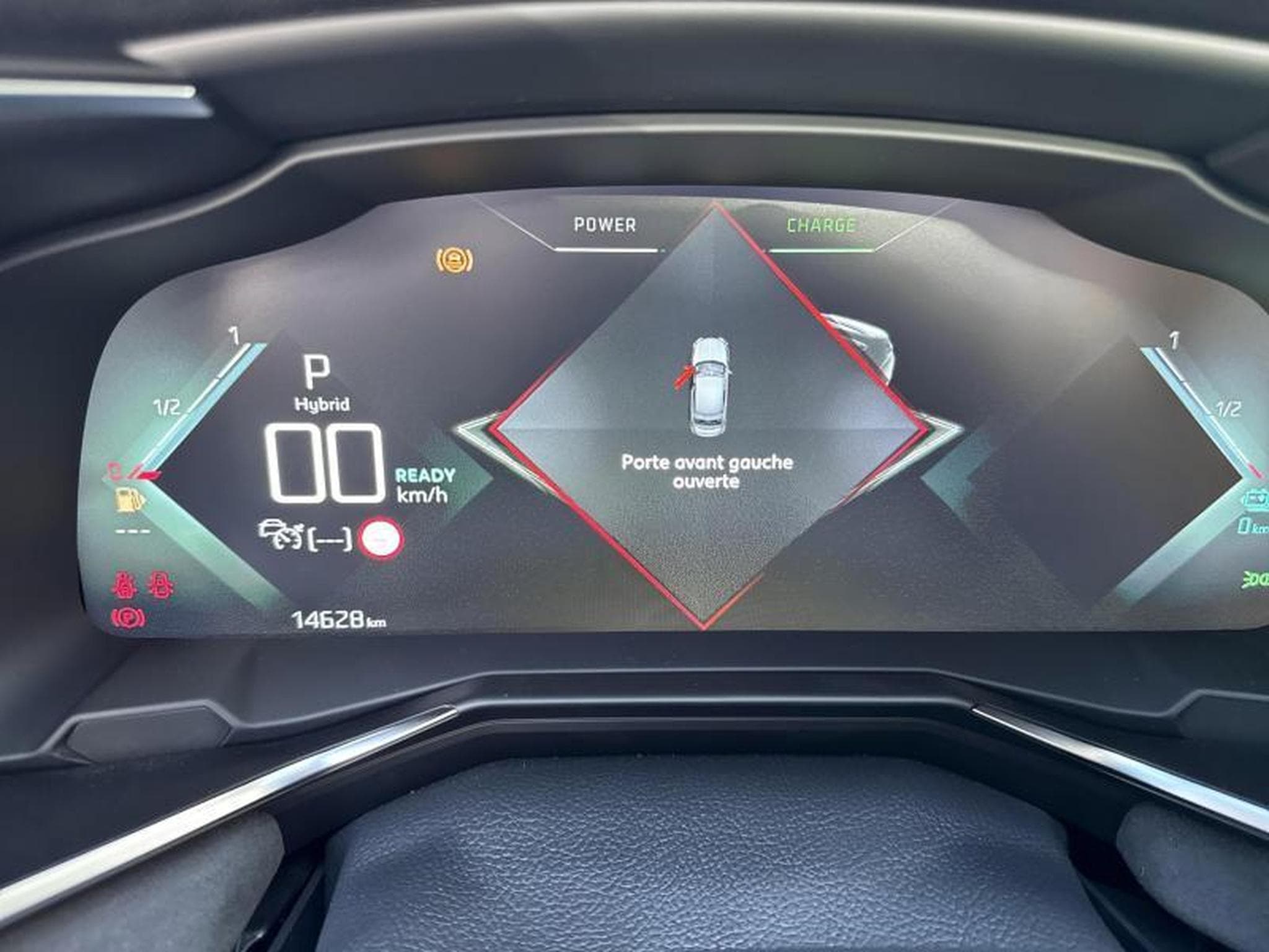 DS Automobiles DS9 9 Performance Line + (2024) - Photo 15