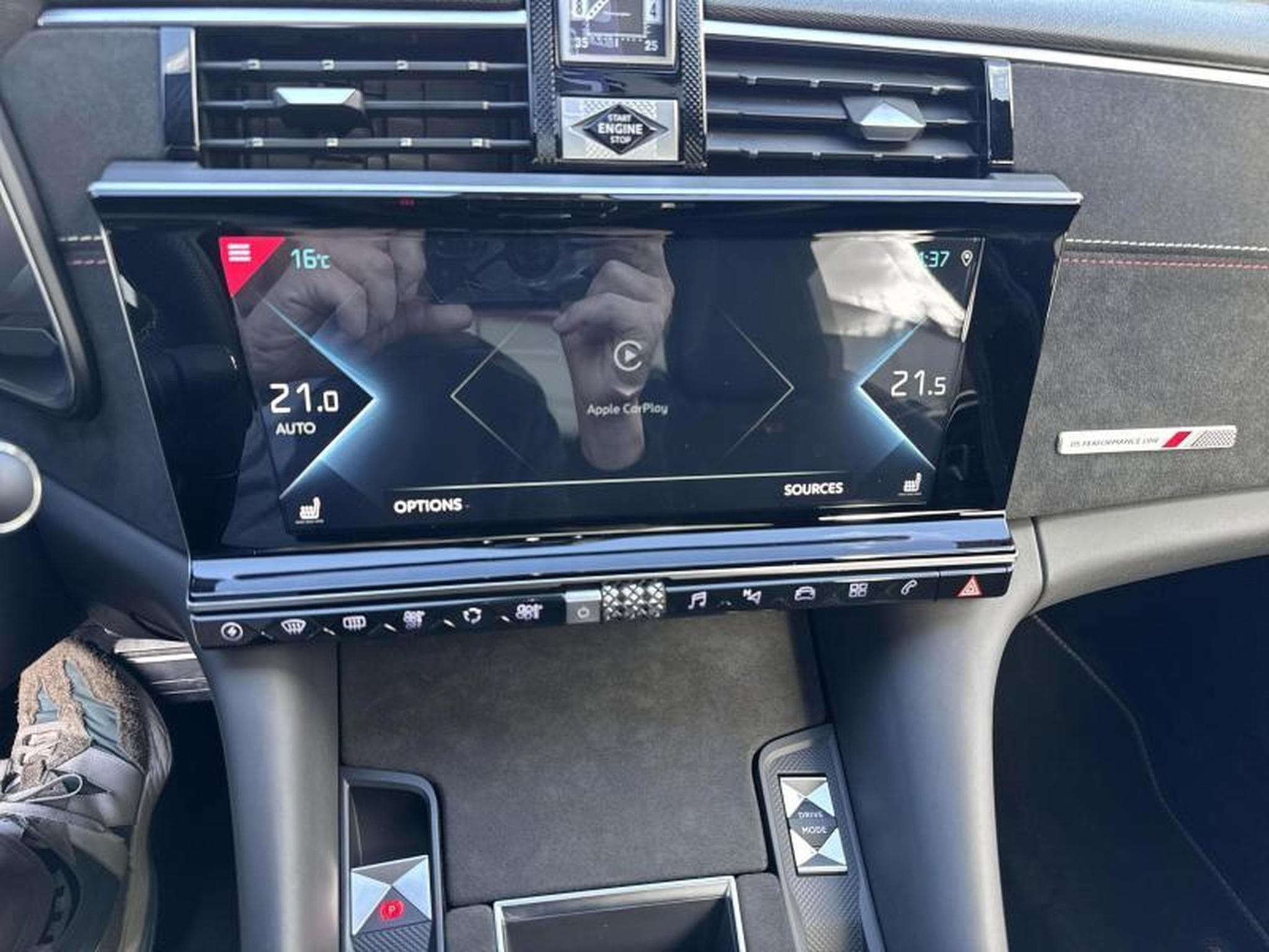 DS Automobiles DS9 9 Performance Line + (2024) - Photo 18
