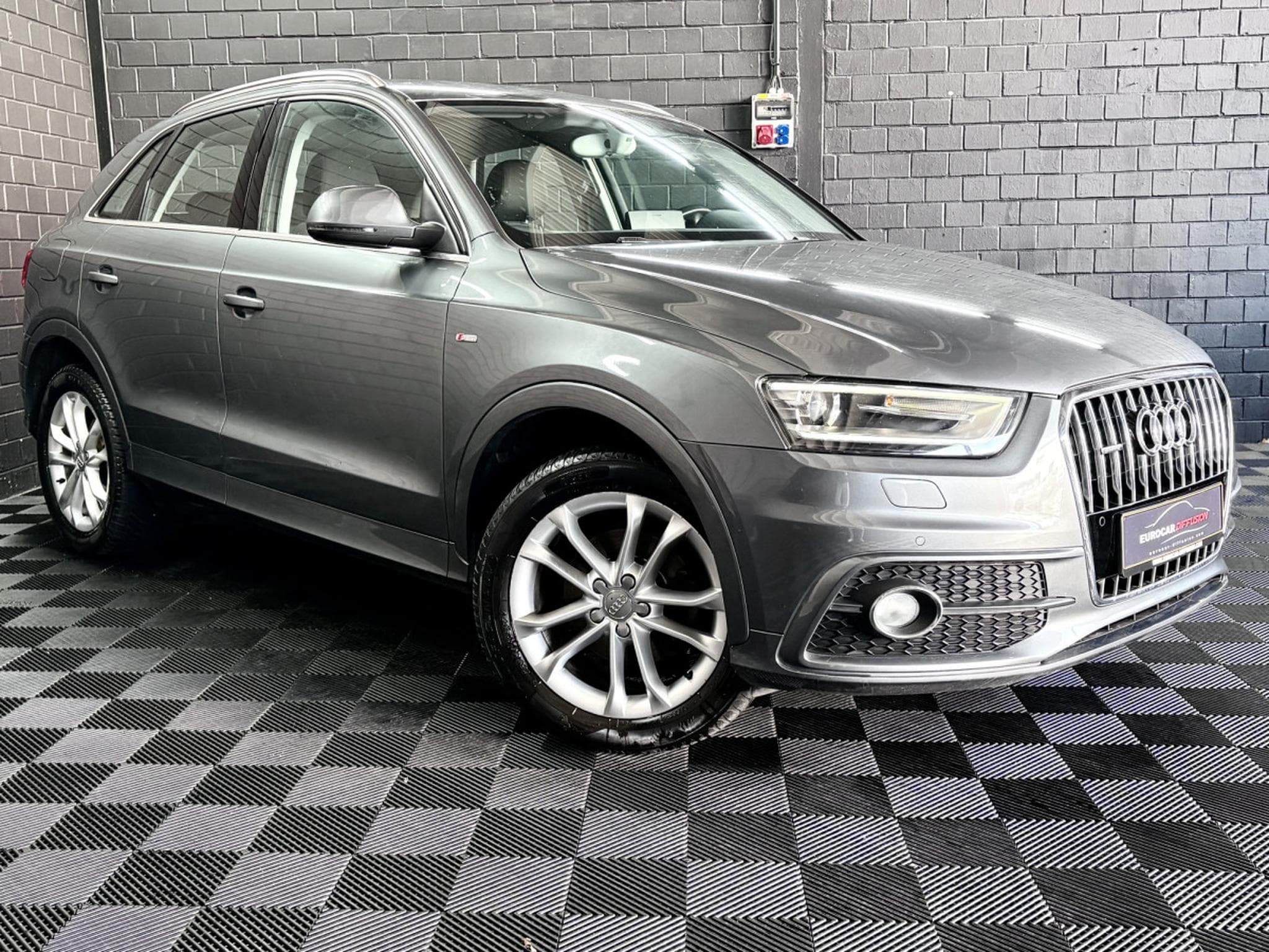 Audi Q3 2.0 TDI S-Line Selection 140 CV *Sièges Chauff* (2014) - Foto 3