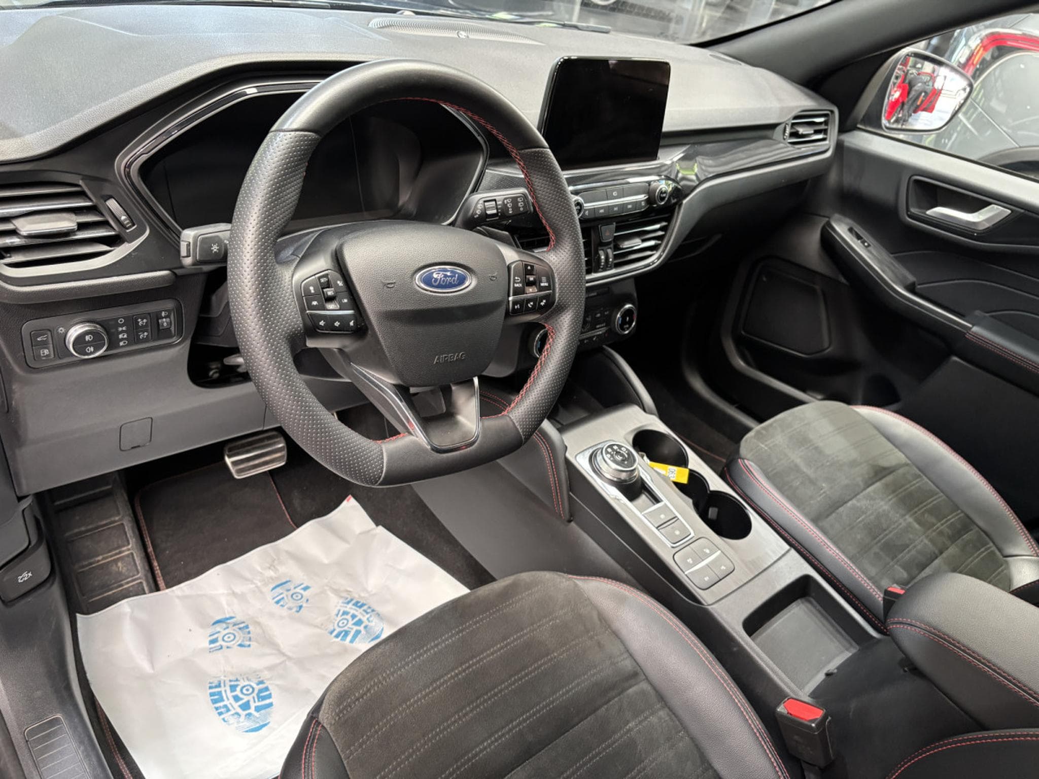 Ford Kuga 2.5 ST-LINE Plug-In (2023) - Photo 10