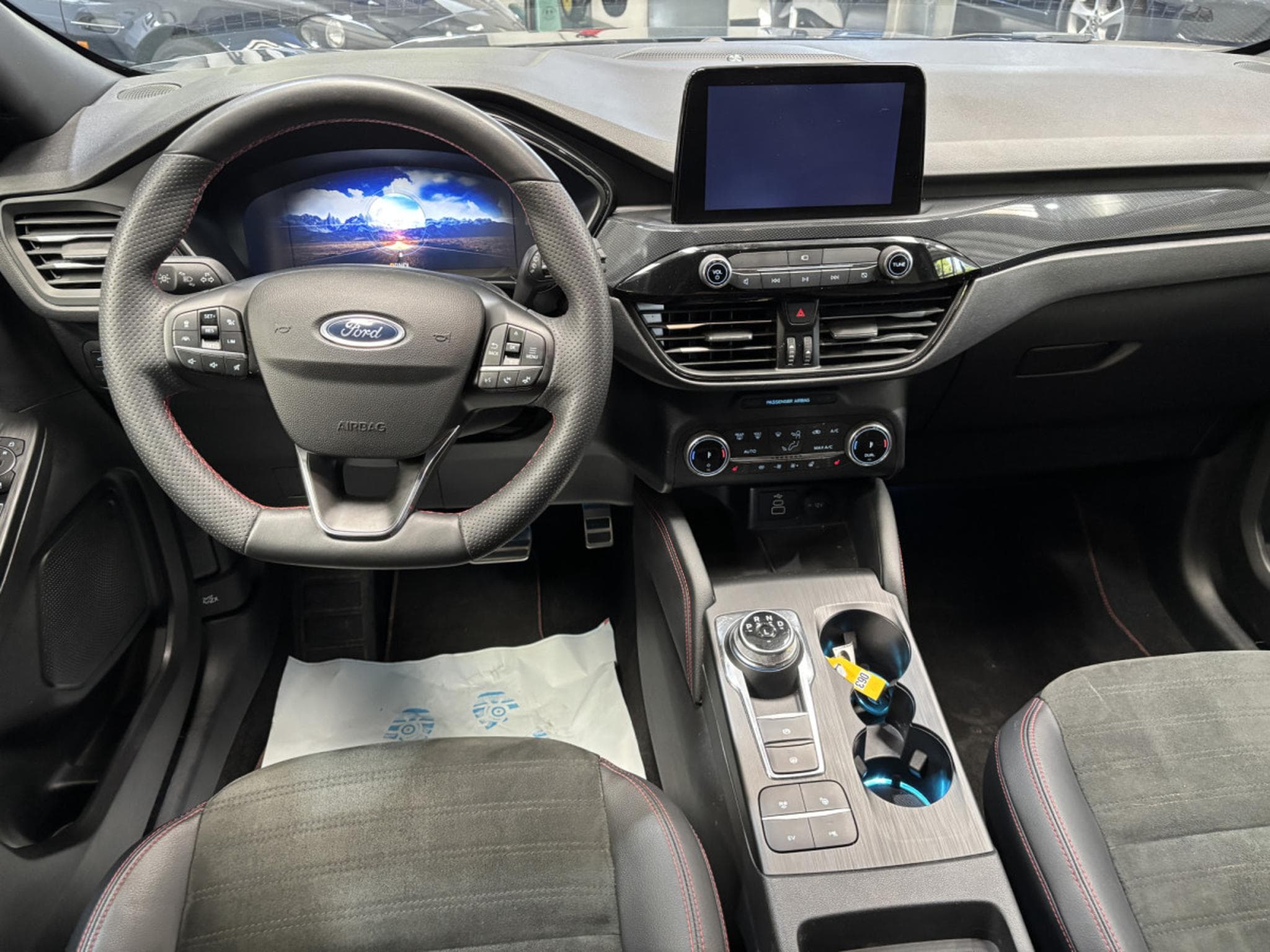 Ford Kuga 2.5 ST-LINE Plug-In (2023) - Photo 11