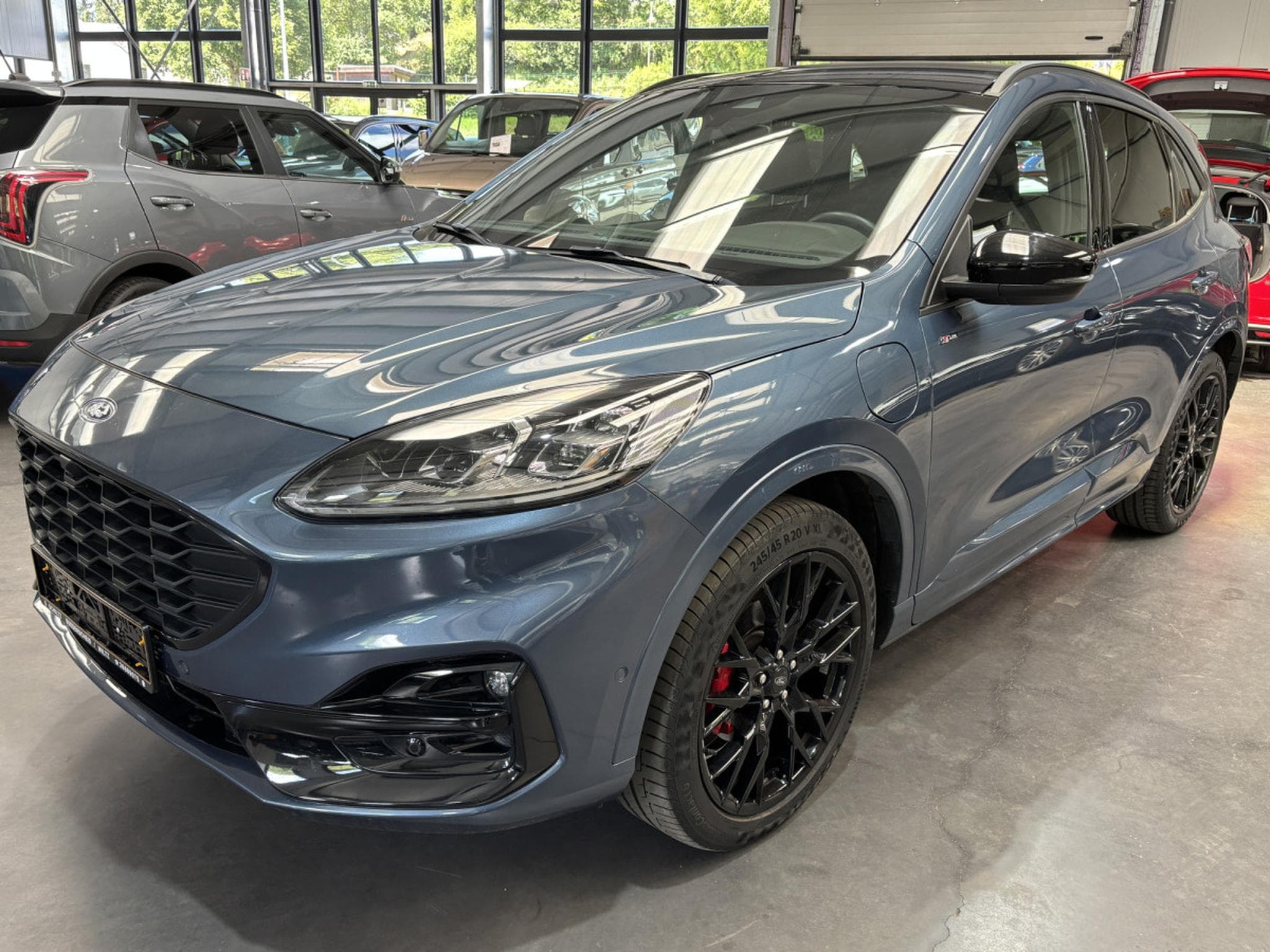 Ford Kuga 2.5 ST-LINE Plug-In (2023) - Photo 6