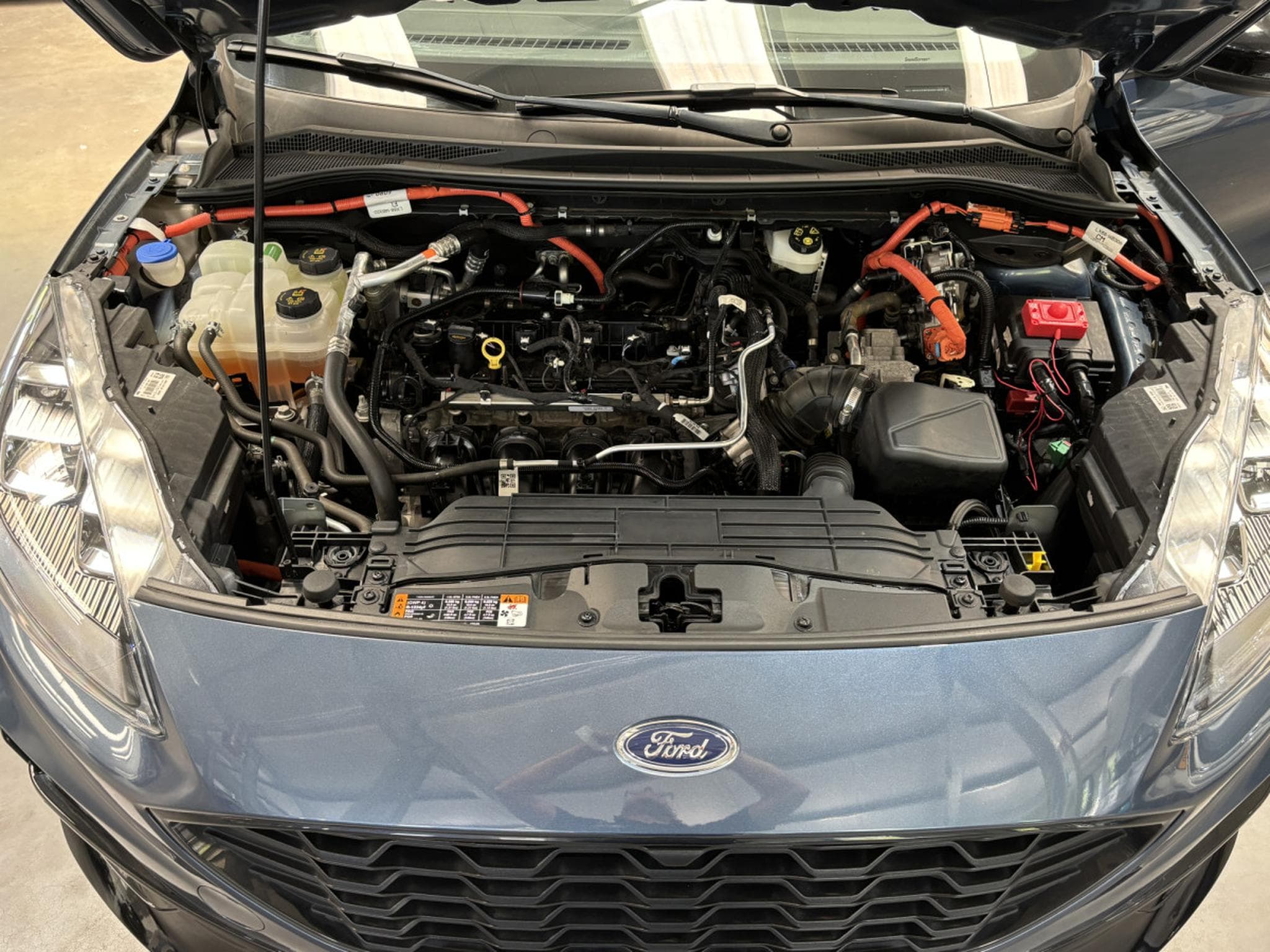 Ford Kuga 2.5 ST-LINE Plug-In (2023) - Photo 9
