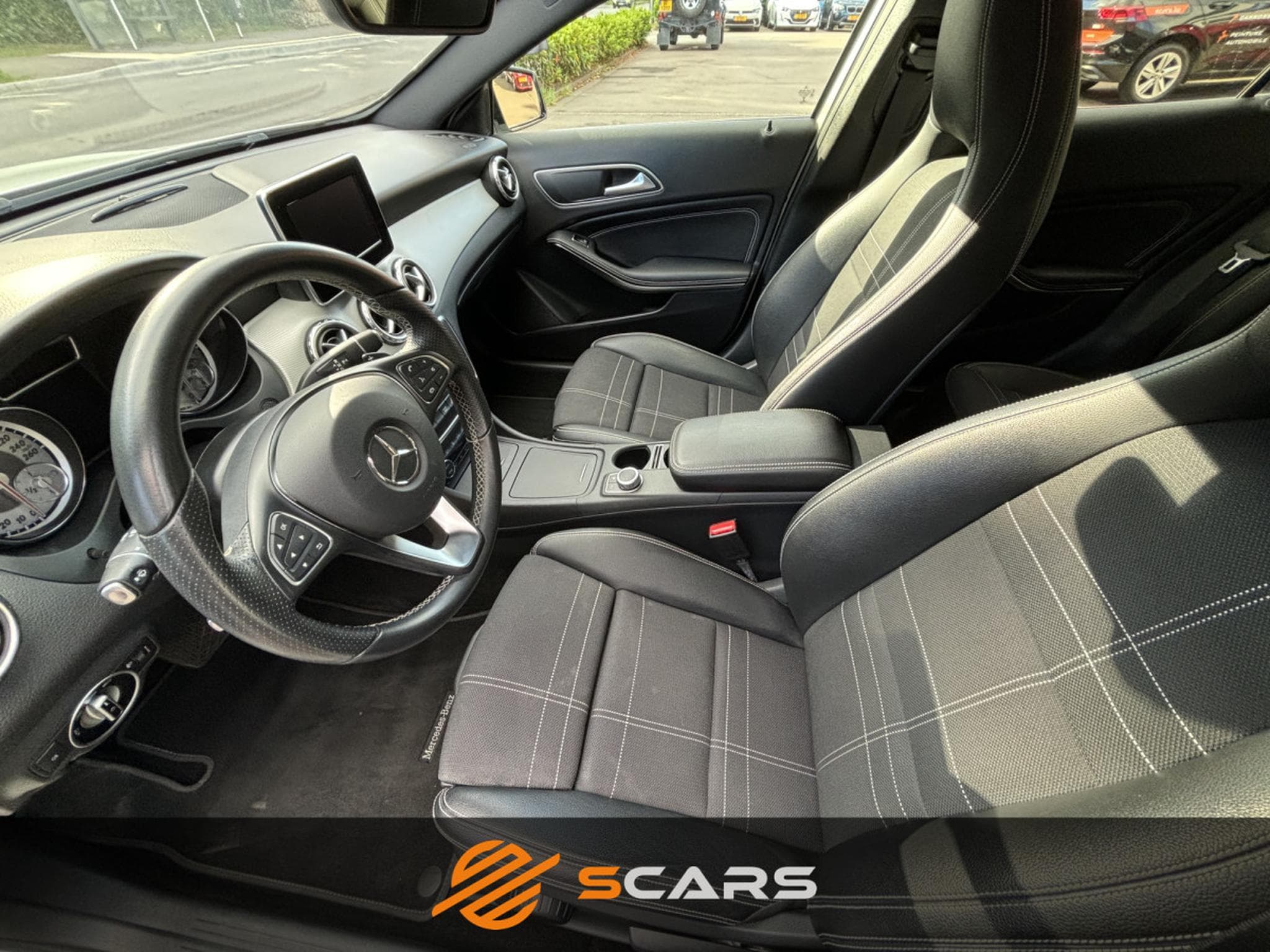 Mercedes GLA 200 Cdi Night Pack 7G-DCT (2016) - Photo 10