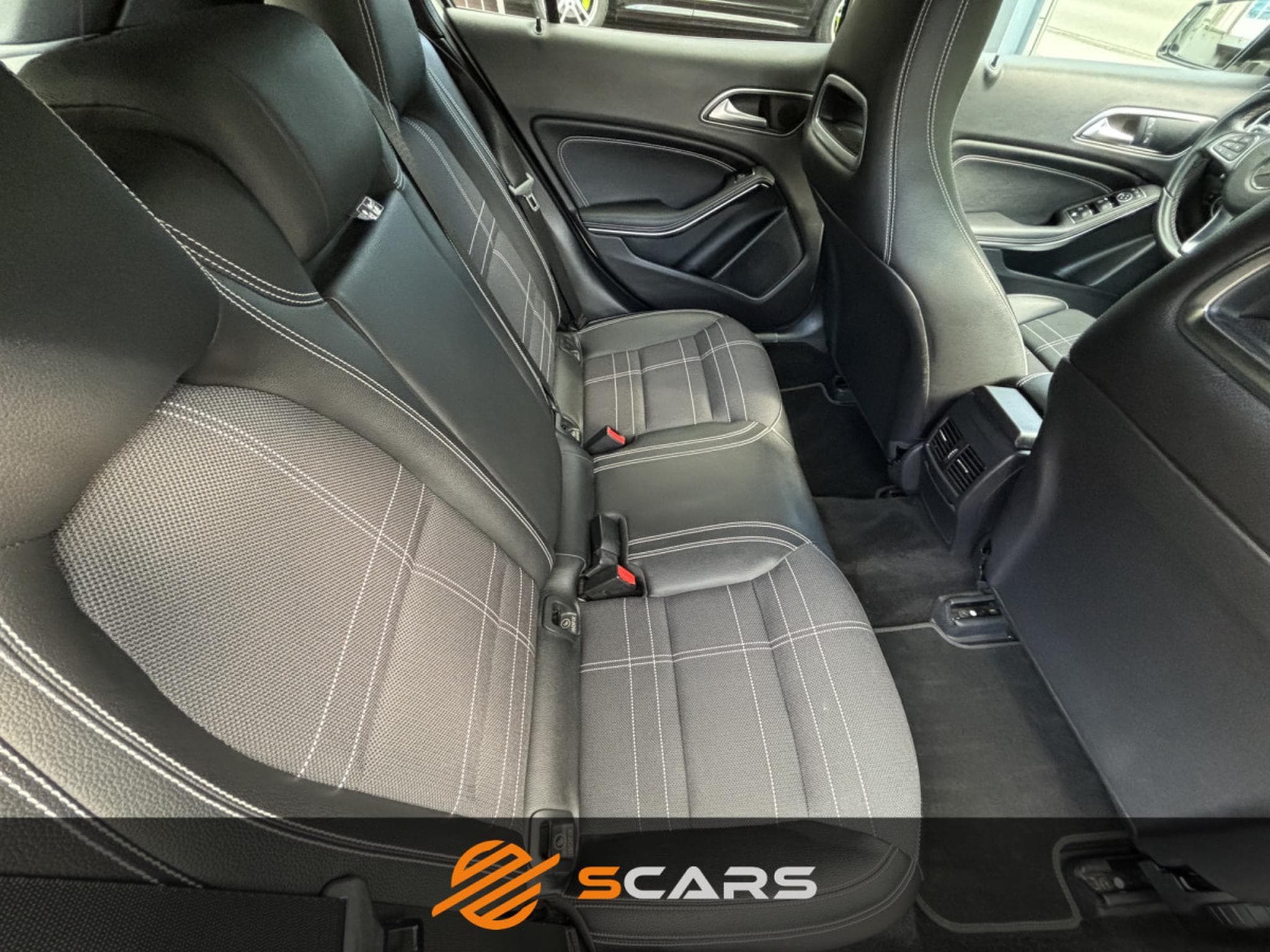 Mercedes GLA 200 Cdi Night Pack 7G-DCT (2016) - Photo 8