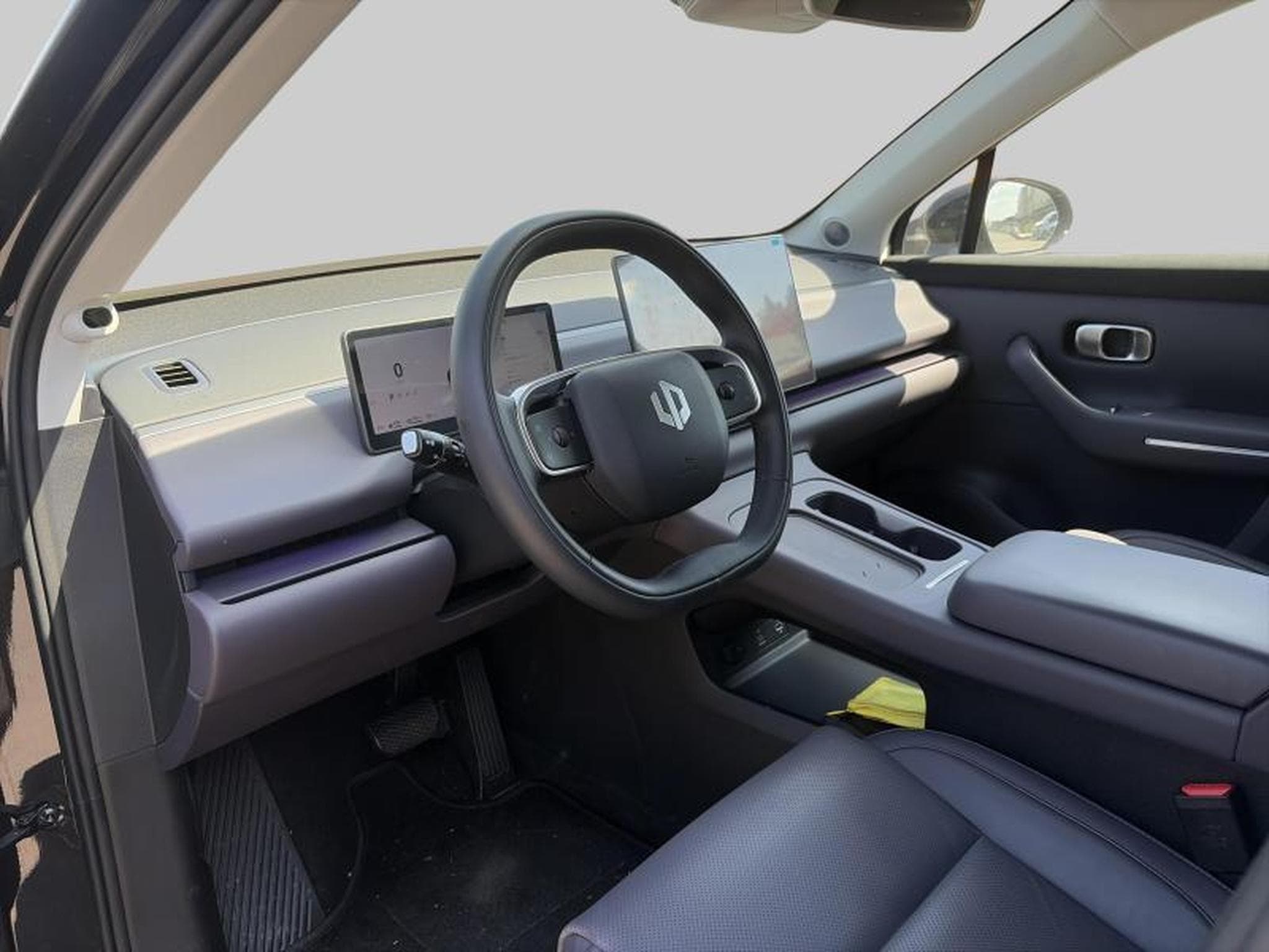 LEAPMOTOR C10 DESIGN REEV (2025) - Photo 11