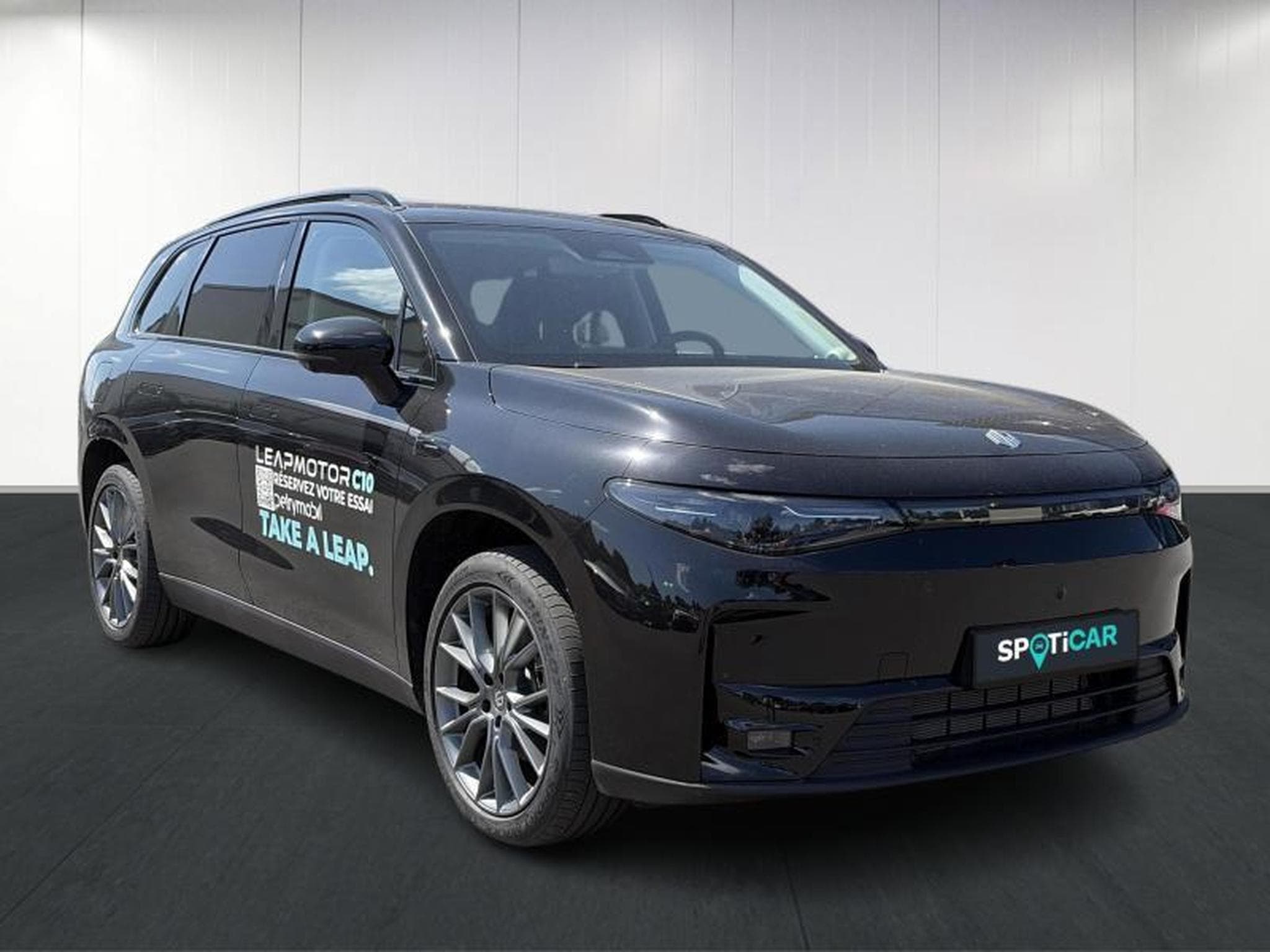 LEAPMOTOR C10 DESIGN REEV (2025) - Photo 3