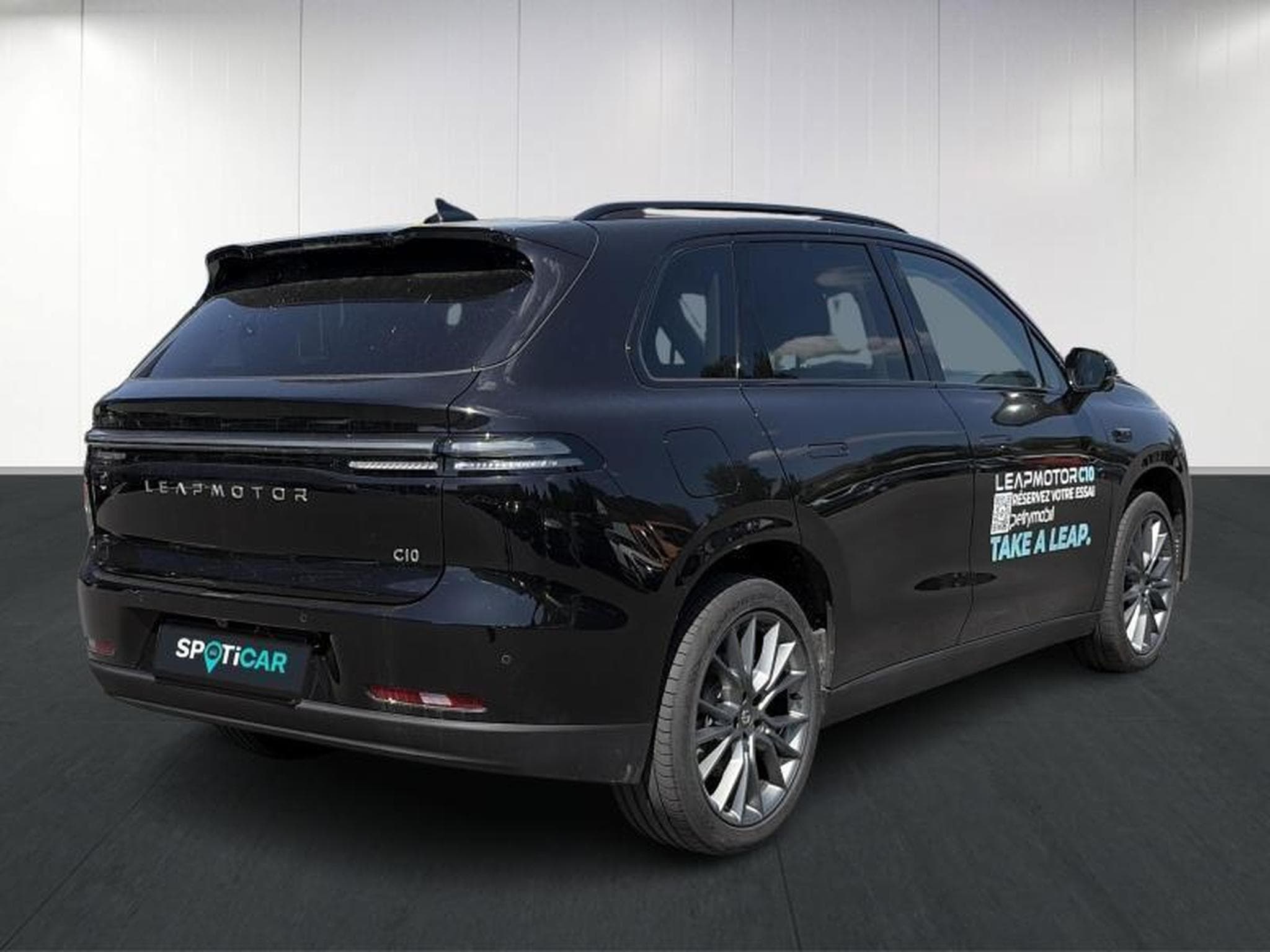 LEAPMOTOR C10 DESIGN REEV (2025) - Photo 4