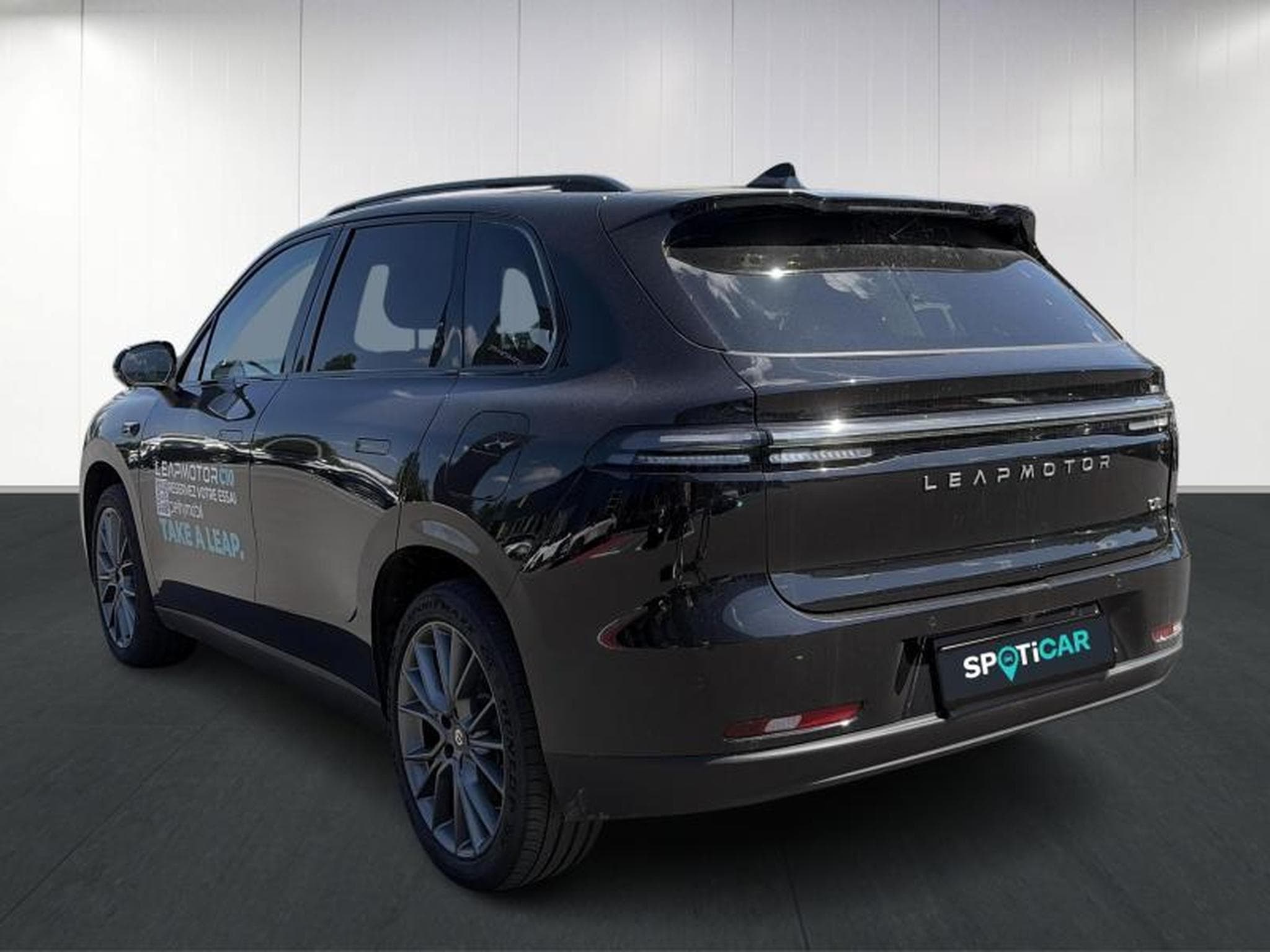 LEAPMOTOR C10 DESIGN REEV (2025) - Photo 6