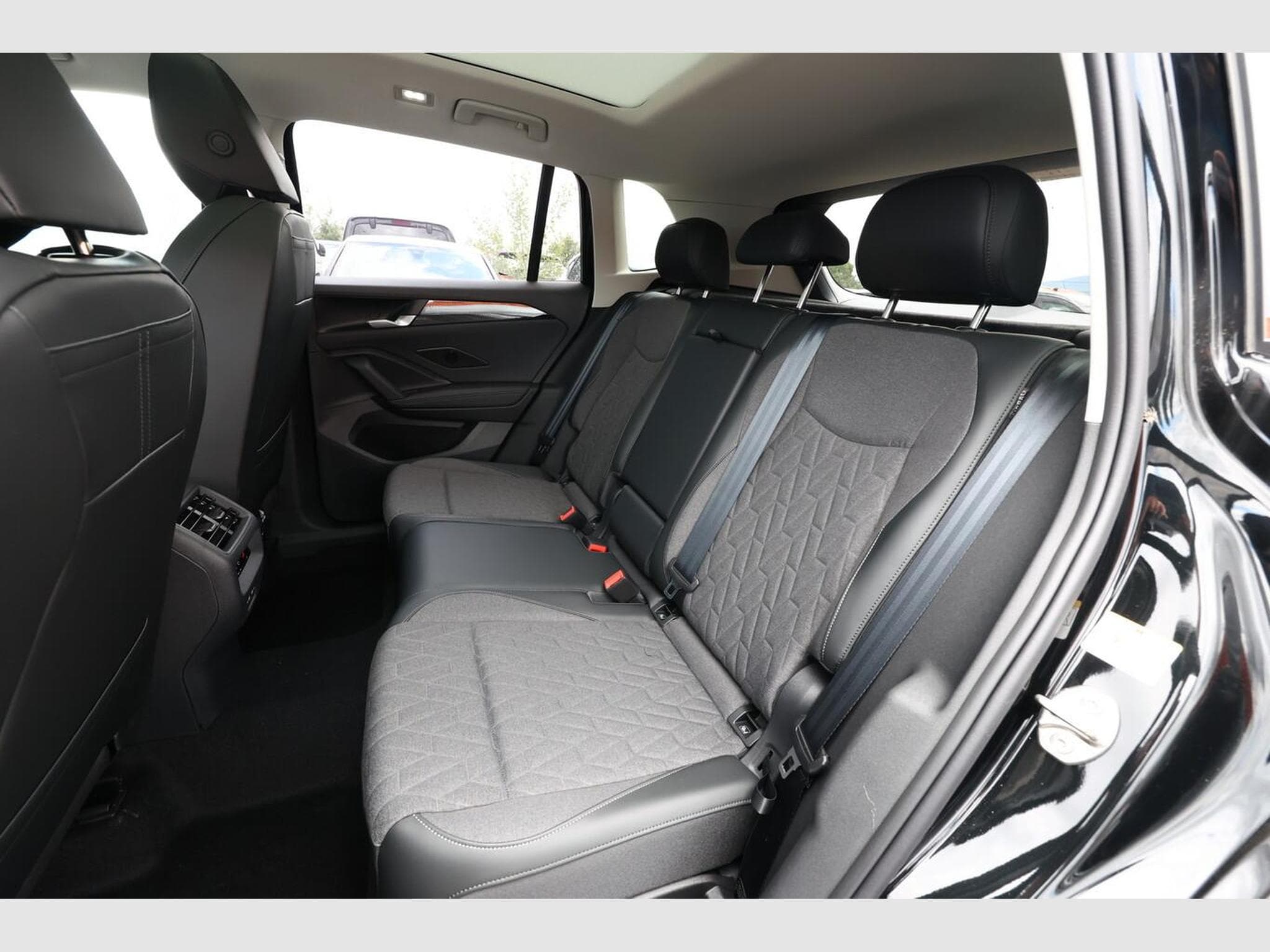 VW Tiguan DSG LED+ Pano (2026) - Foto 10