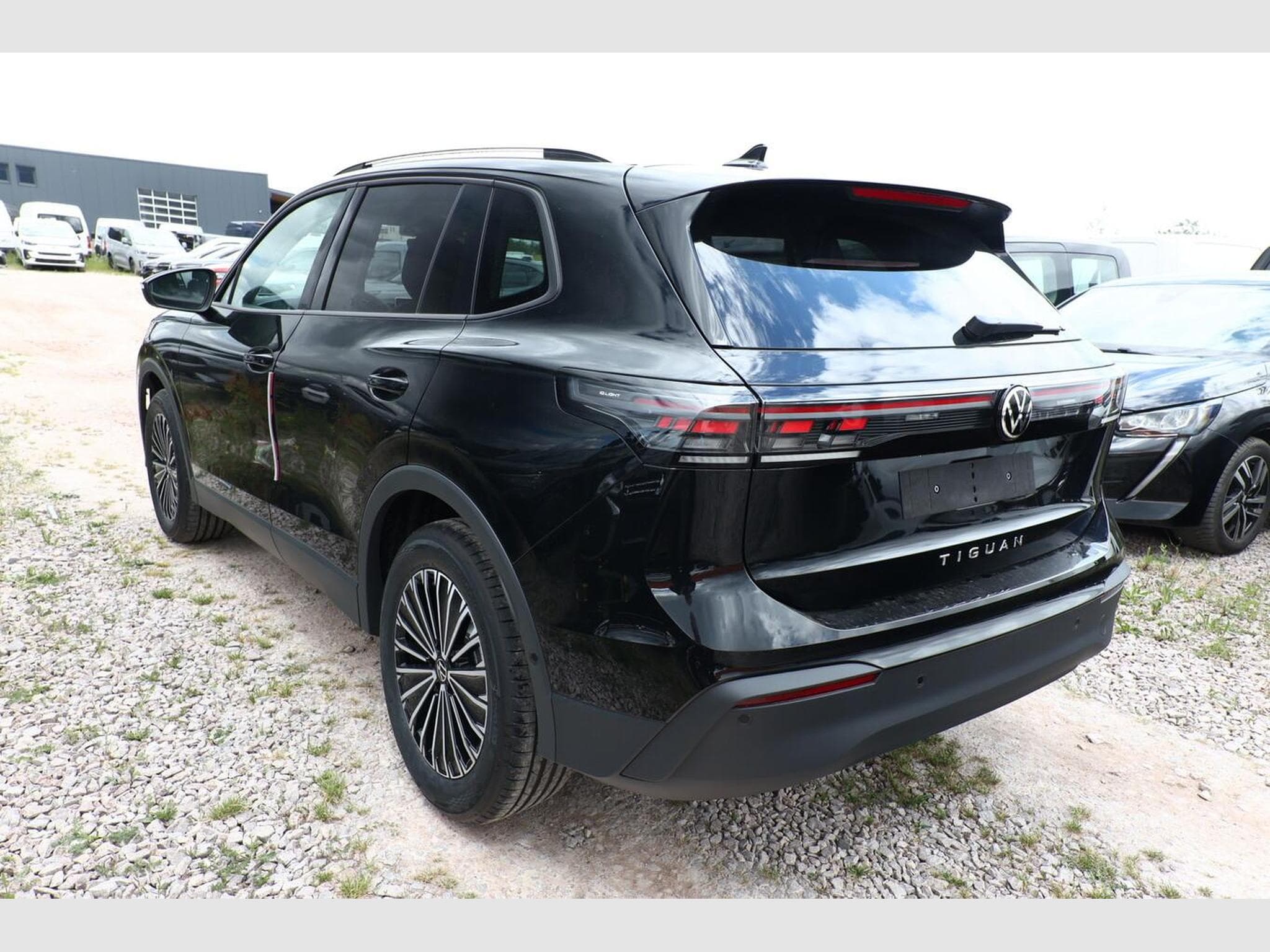 VW Tiguan DSG LED+ Pano (2026) - Foto 4