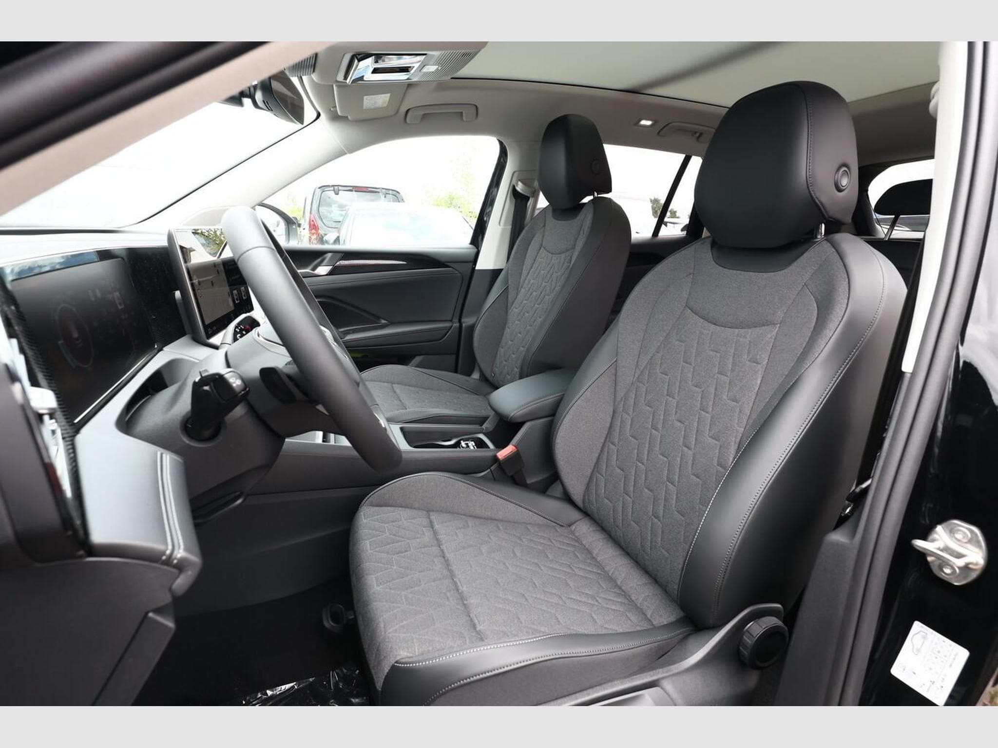VW Tiguan DSG LED+ Pano (2026) - Foto 6
