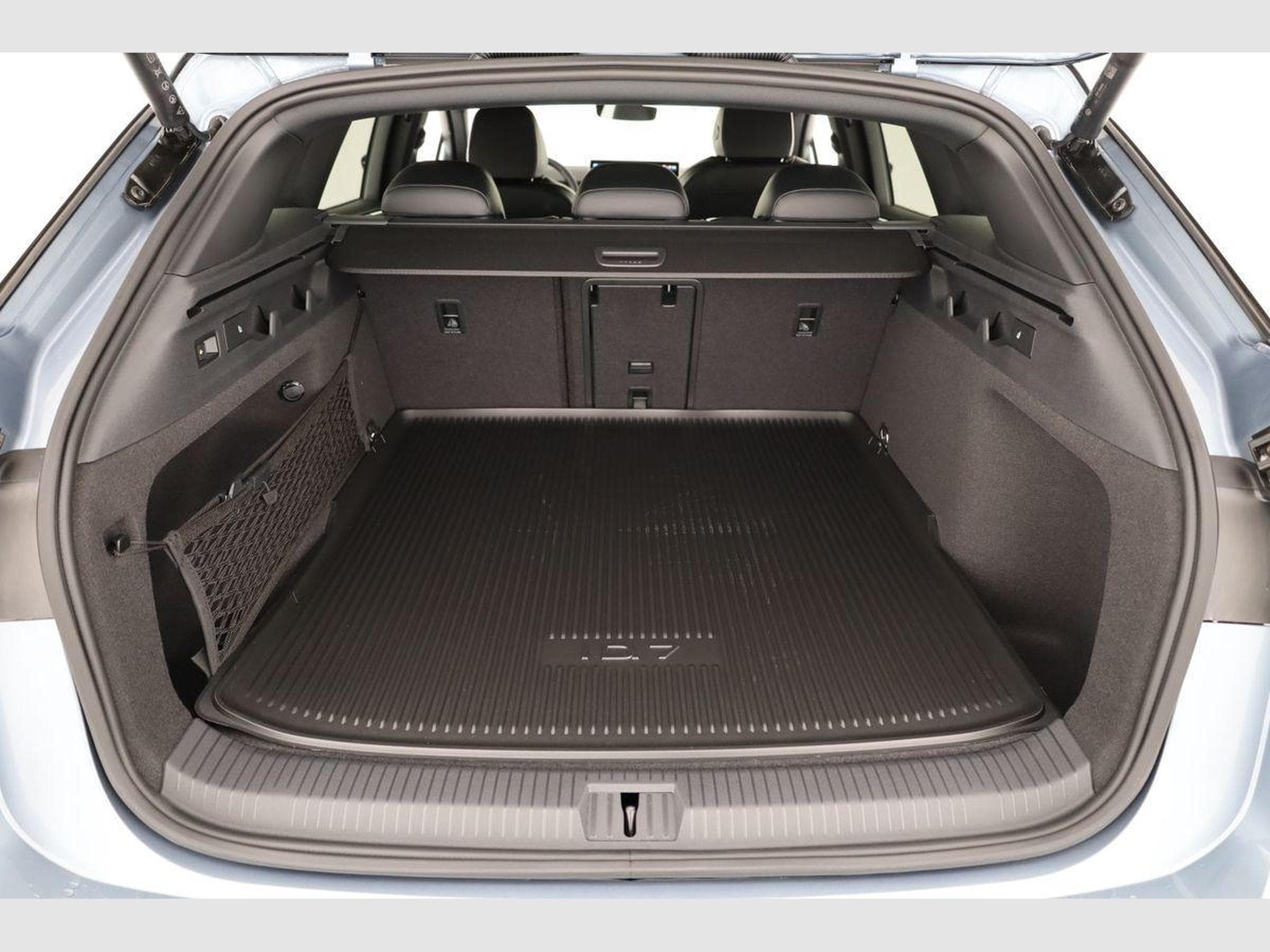 VW ID.7 Pro 210 kW (2026) - Photo 12