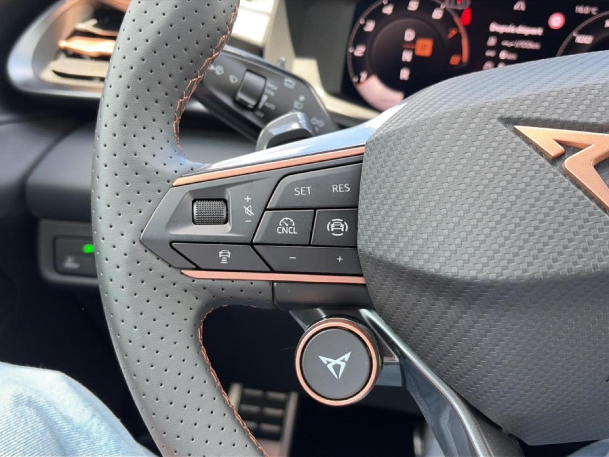 Cupra TERRAMAR 1.5 ETSI HYBRID 150 V DSG7 (2026) - Photo 16
