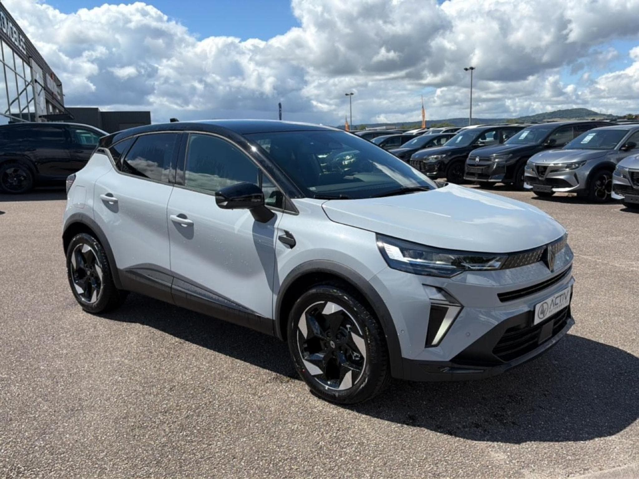 Renault CAPTUR II 1.8 E-TECH FULL HYBRID 160 TECHNO (2026) - Photo 3