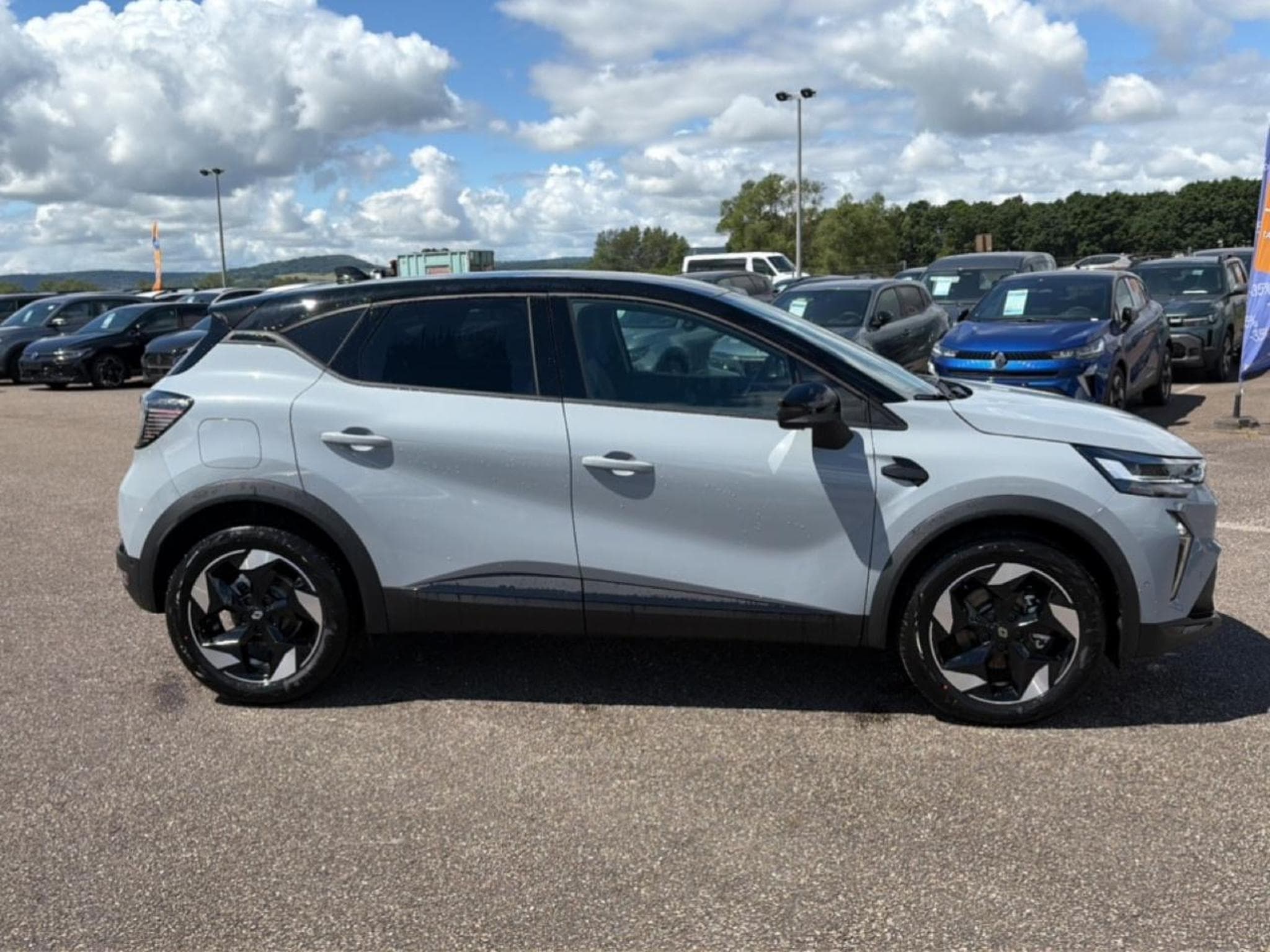 Renault CAPTUR II 1.8 E-TECH FULL HYBRID 160 TECHNO (2026) - Photo 4