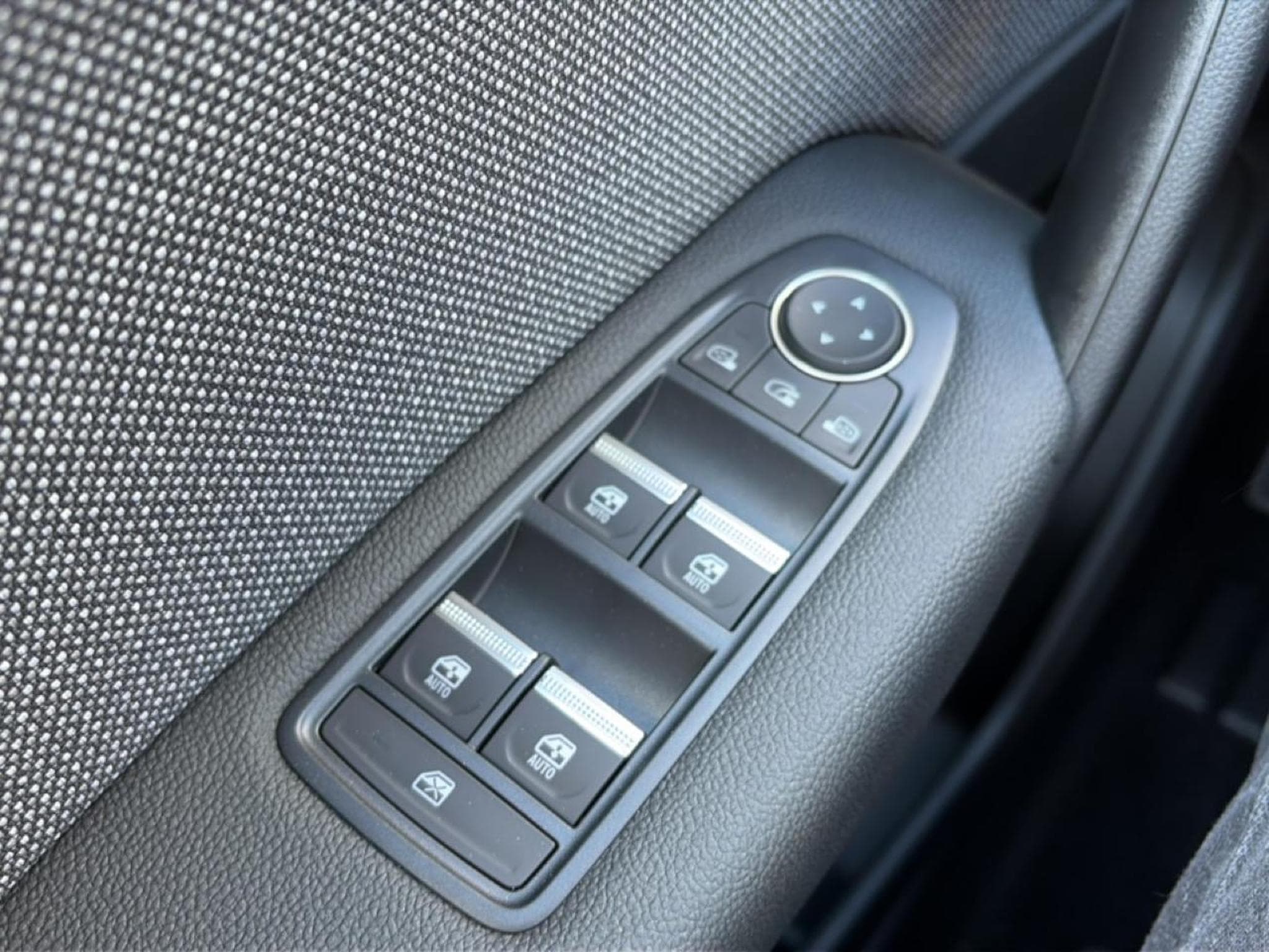 Renault CAPTUR II 1.8 E-TECH FULL HYBRID 160 TECHNO (2026) - Photo 11