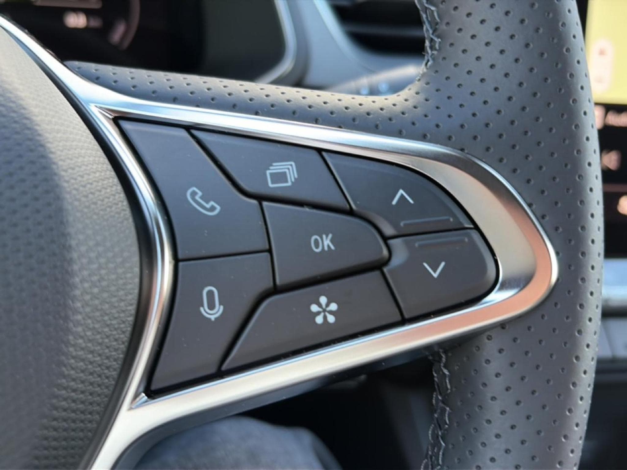 Renault CAPTUR II 1.8 E-TECH FULL HYBRID 160 TECHNO (2026) - Photo 15