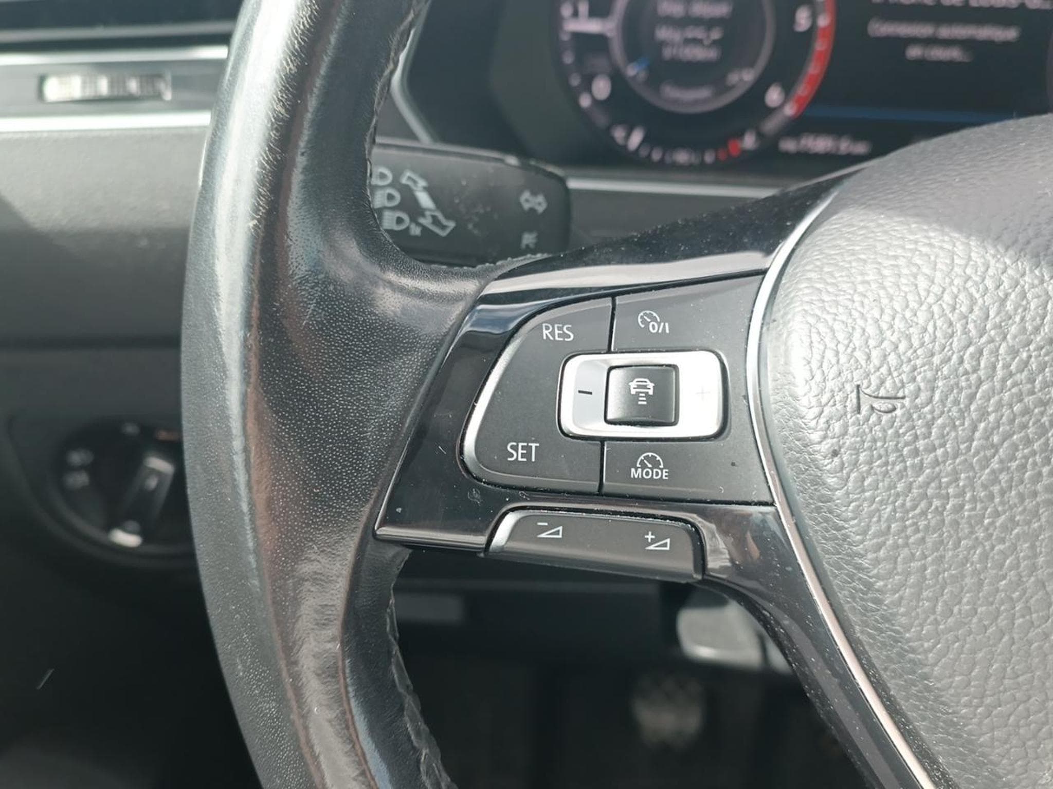 VW TIGUAN 2.0 TDI 150 CARAT (2018) - Photo 13