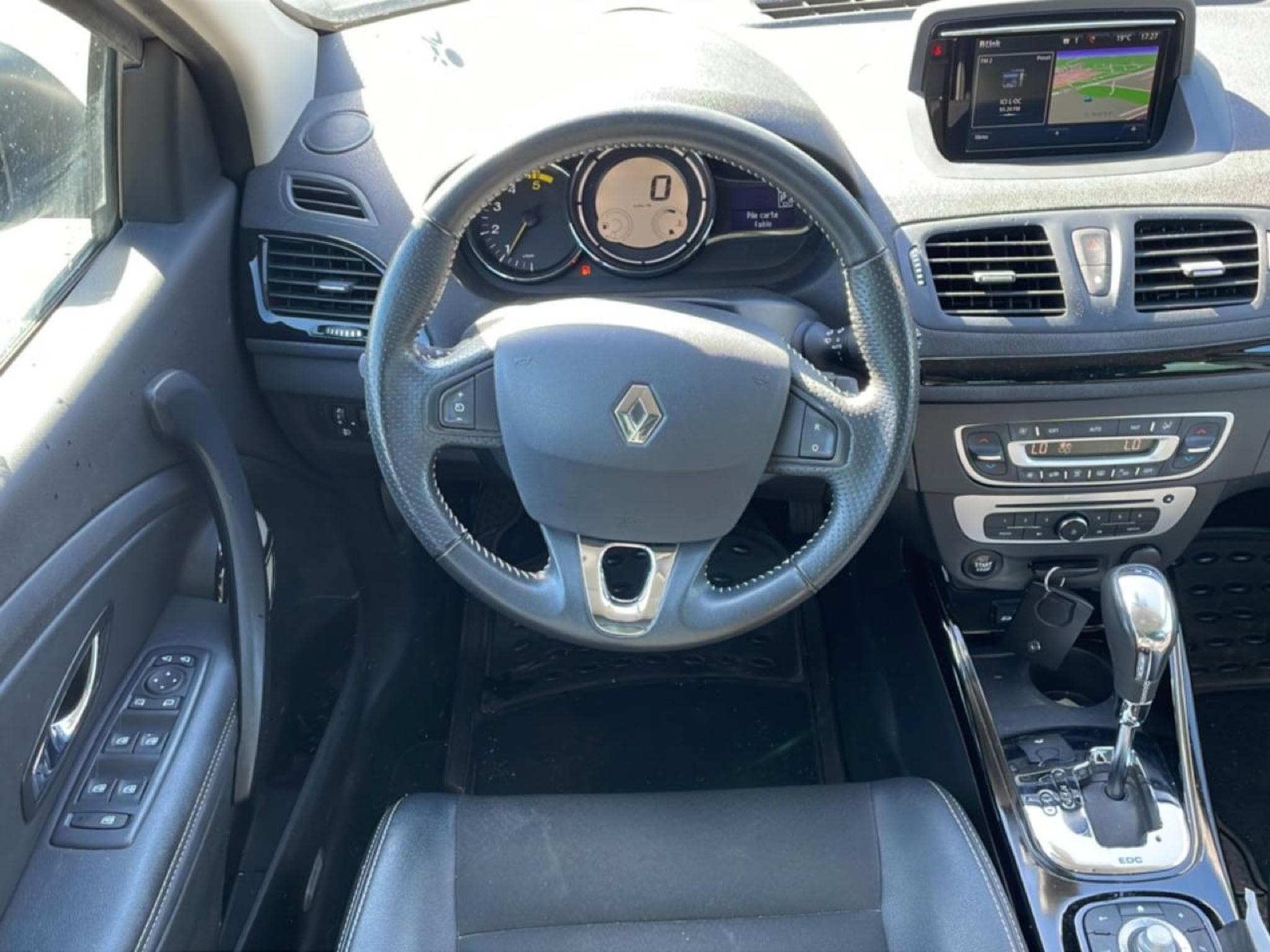 Renault MEGANE III ESTATE 1.5 DCI 110 BOSE EDC (2015) - Photo 10