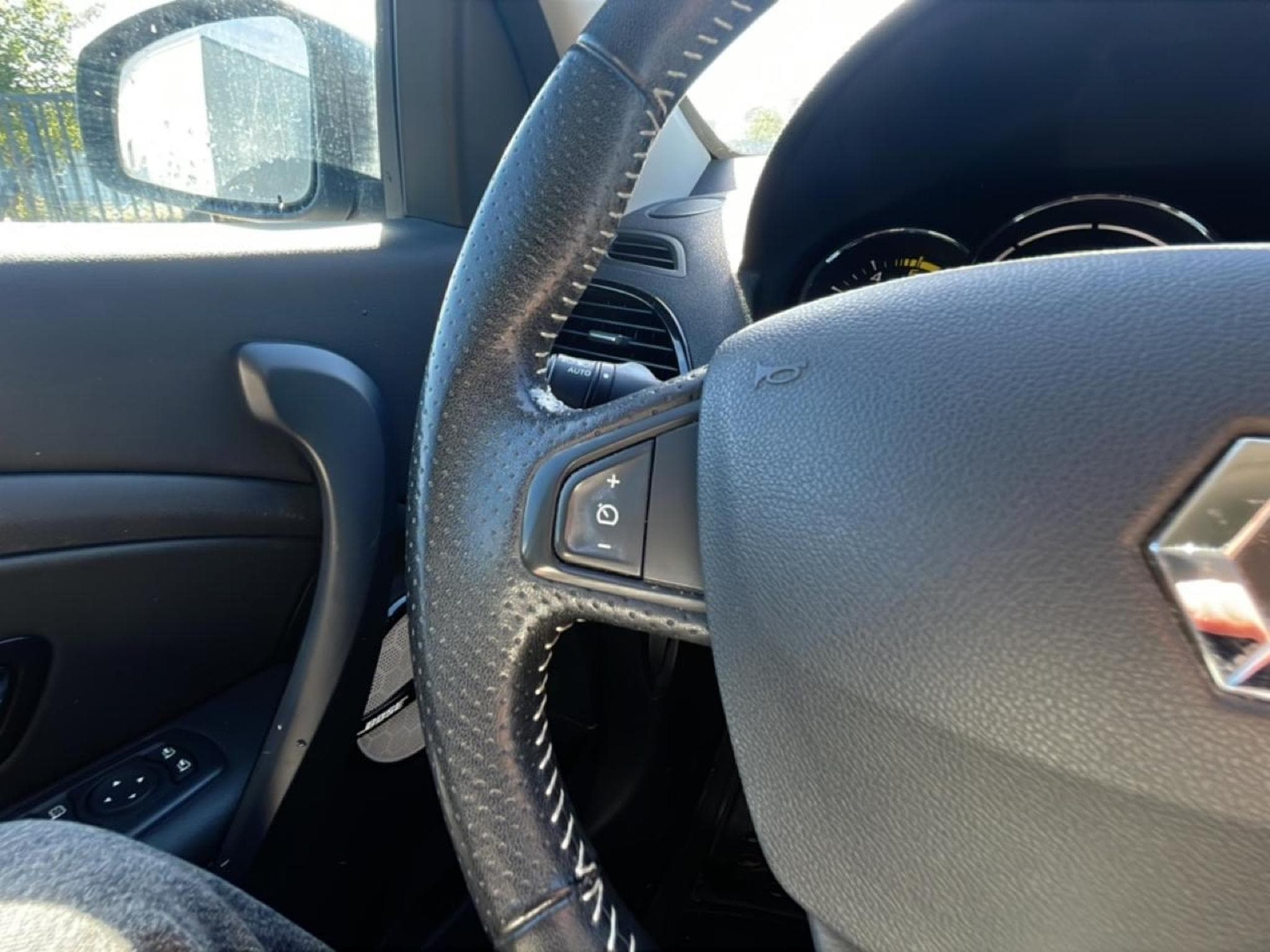 Renault MEGANE III ESTATE 1.5 DCI 110 BOSE EDC (2015) - Photo 11