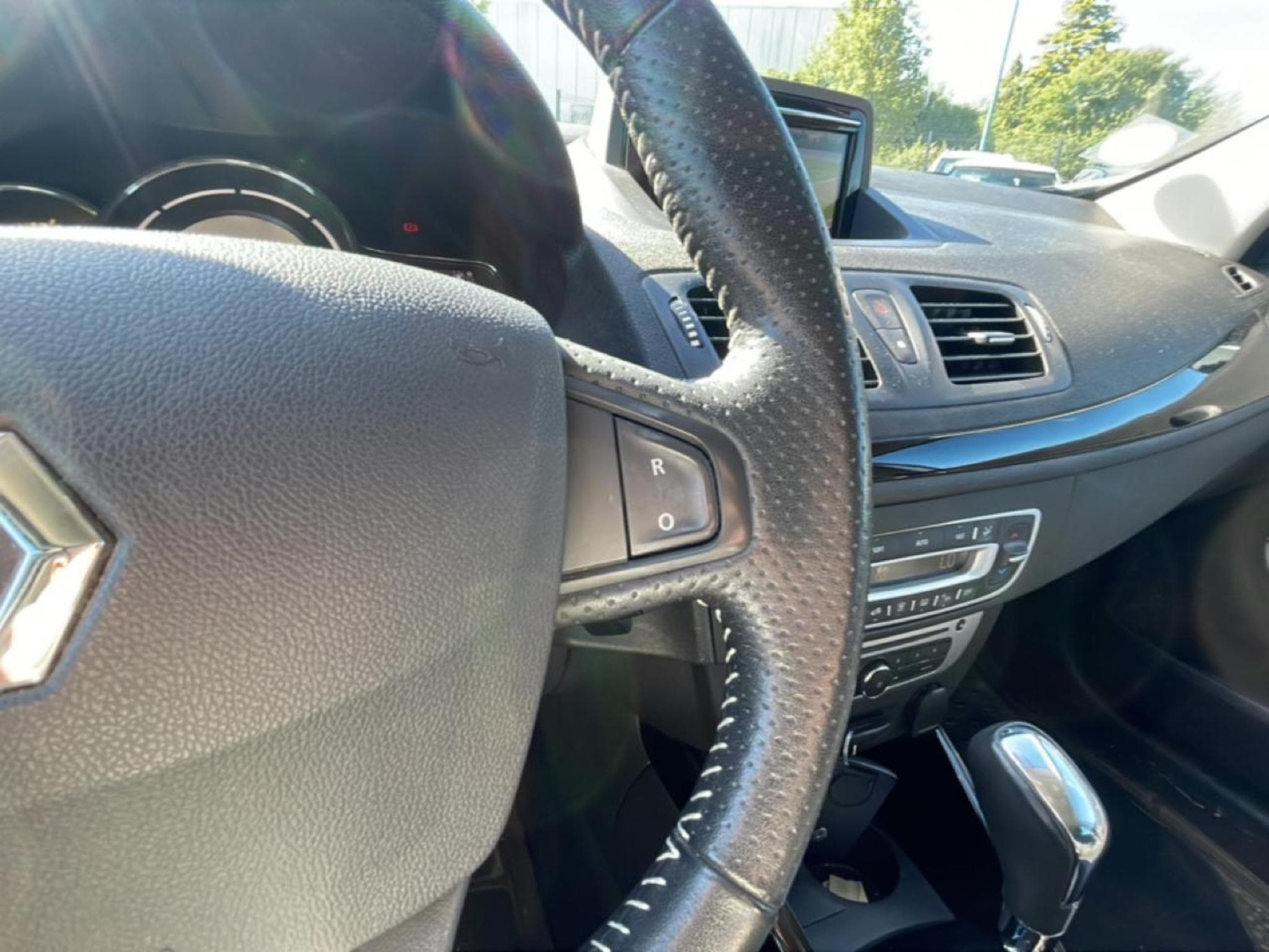 Renault MEGANE III ESTATE 1.5 DCI 110 BOSE EDC (2015) - Photo 12